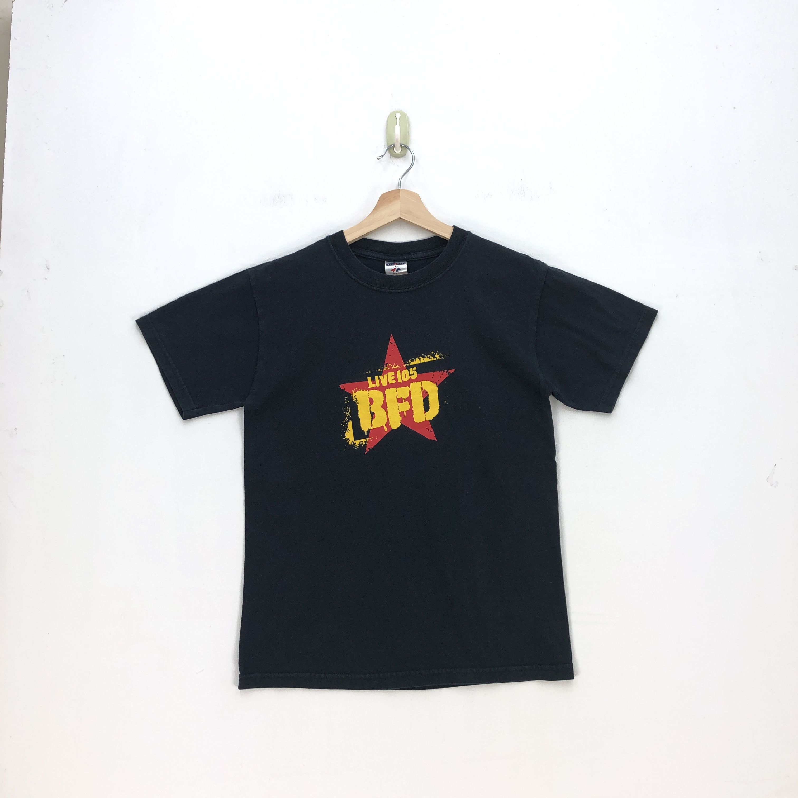 Vintage Vintage Live 105 BFS Music Festival T Shirt Tour Tee Size S / US 4 / IT 40 - 1 Thumbnail