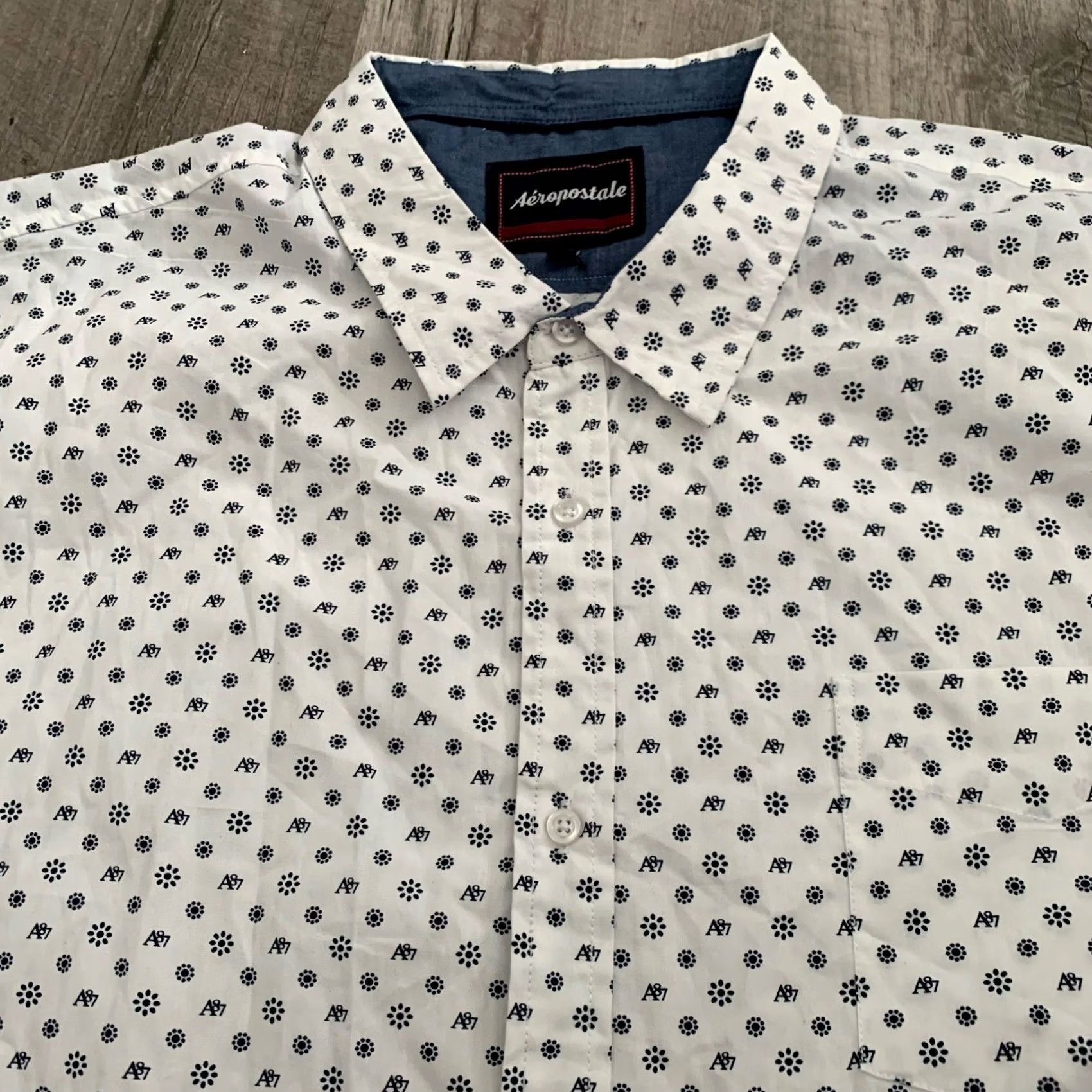 Aeropostale Aeropostale Shirt Mens 4XL White Blue Crest Short Sleeve Button-Up Collared Pocket Geometric Classic Big & Tall Size US XXL / EU 58 / 5 - 3 Thumbnail