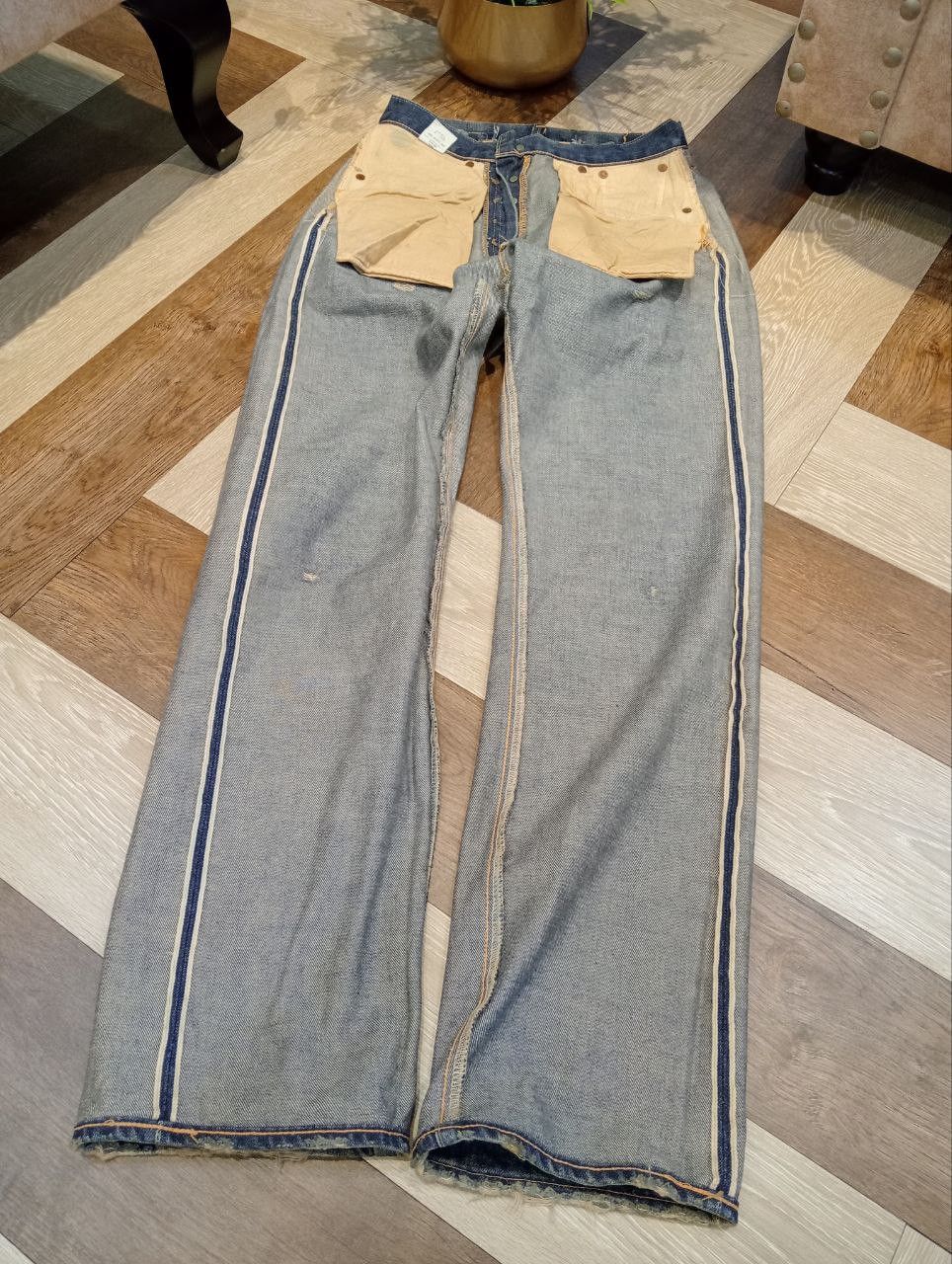 Levi's Vintage Clothing LEVI'S VINTAGE 501 CAPITAL E SELVEDGE JEANS Size US 31 - 13 Thumbnail