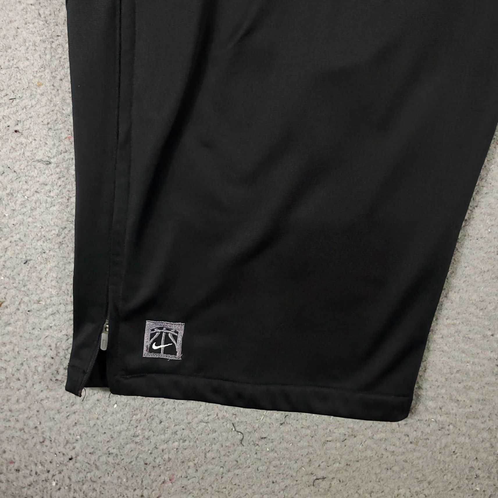 Nike Nike Pants Mens 2XL Black Vintage Sweatpants Joggers Ankle Zip Fitness Nylon Polyester Knit Swoosh Dri-Fit Regular Pockets Size US 39 - 3 Thumbnail