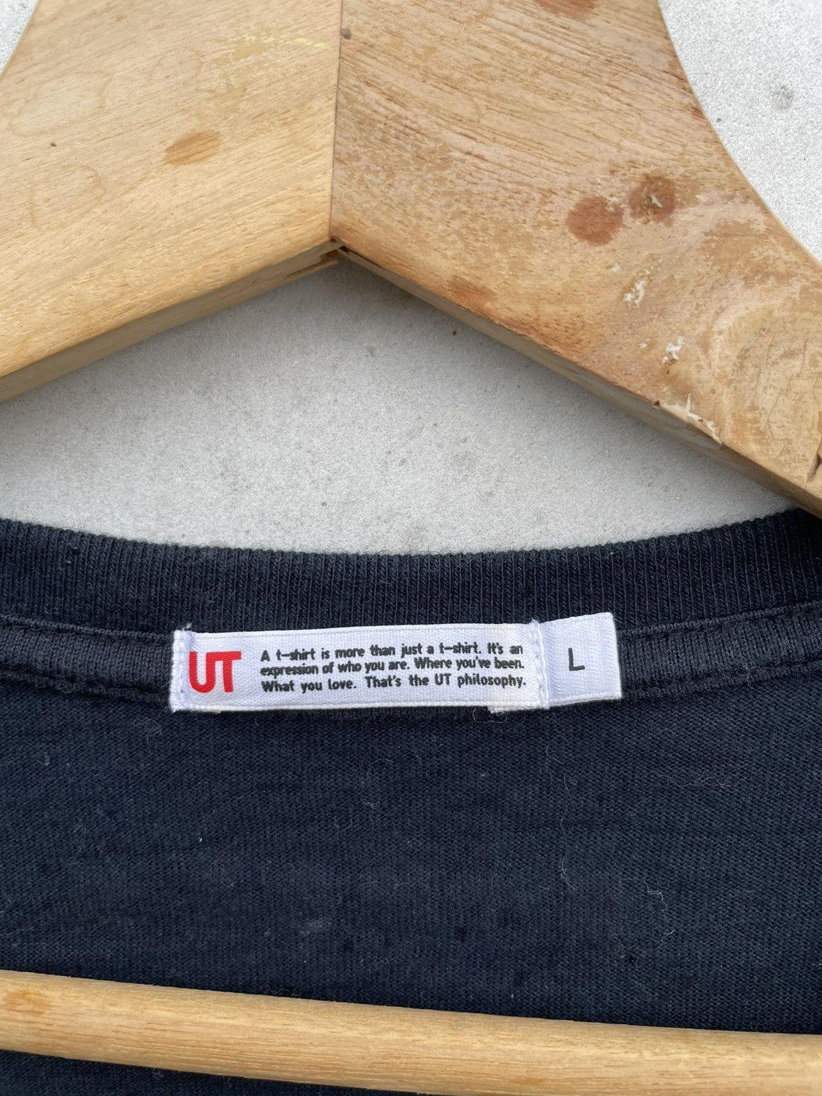 Uniqlo RARE🔥 Ginga Nagareboshi Gin T-shirt Red Angry Akakbuto Size US L / EU 52-54 / 3 - 4 Thumbnail