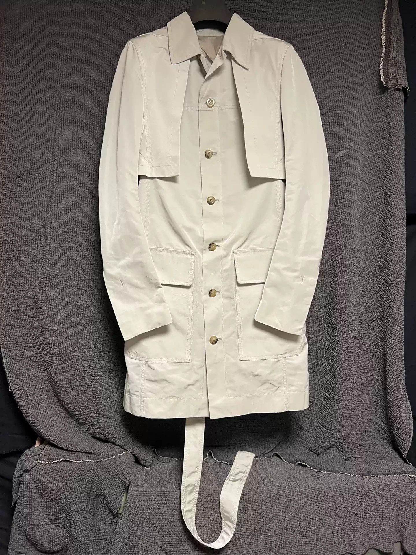 Rick Owens Rick Owens 19ss main line show; Horn button single slit tre Size US M / EU 48-50 / 2 - 2 Thumbnail