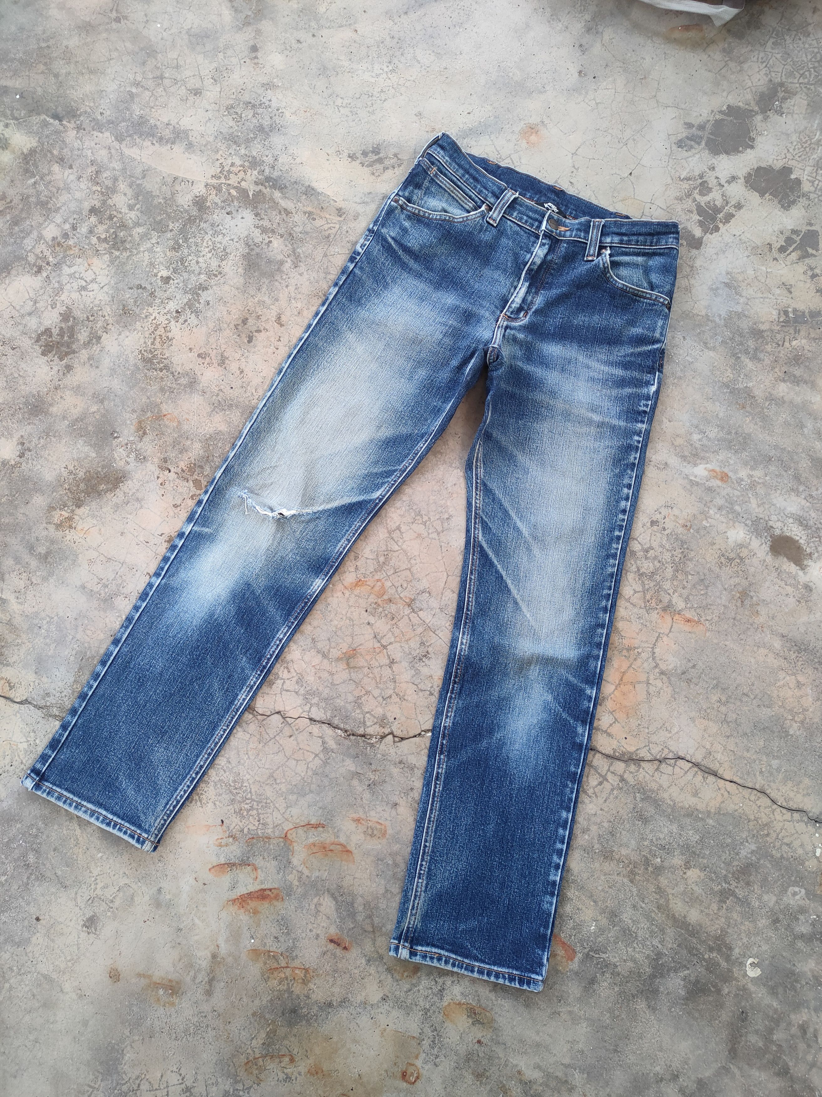 Jean W30 VINTAGE WRANGLER SLIM FIT RIPPED FADED JEANS PANTS Size US 30 / EU 46 - 2 Thumbnail