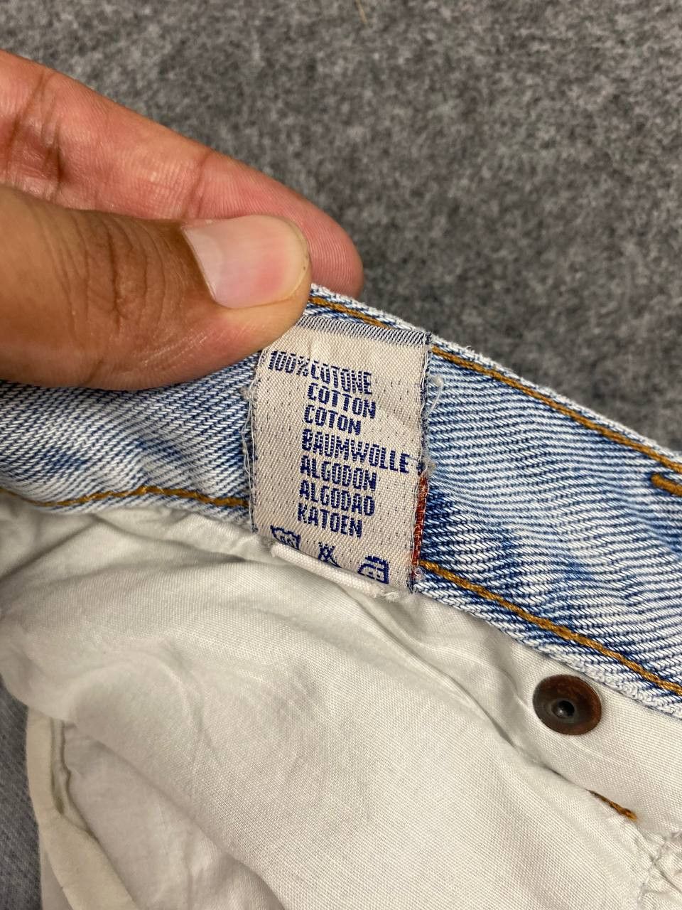 Jean rica lewis lightwash distressed denim Size US 32 / EU 48 - 14 Thumbnail