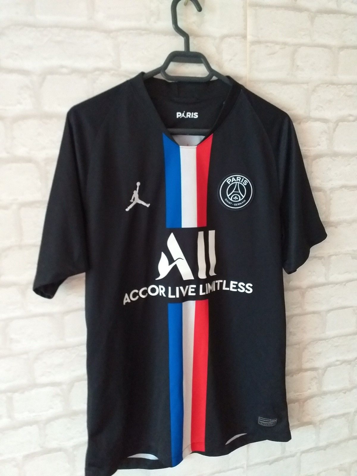 Jordan Brand PSG Football Jersey Jordan M Size US M / EU 48-50 / 2 - 4 Thumbnail