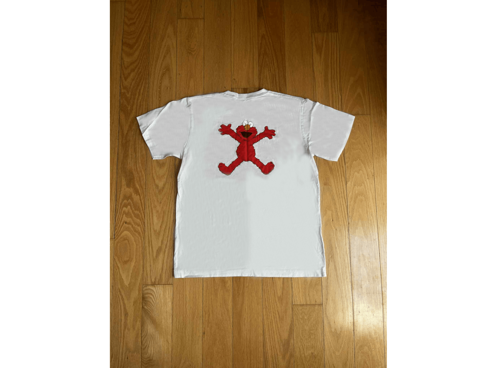 Kaws × Uniqlo Uniqlo x KAWS x Sesame Street Companion Elmo T Shirt L Size US L / EU 52-54 / 3 - 2 Thumbnail