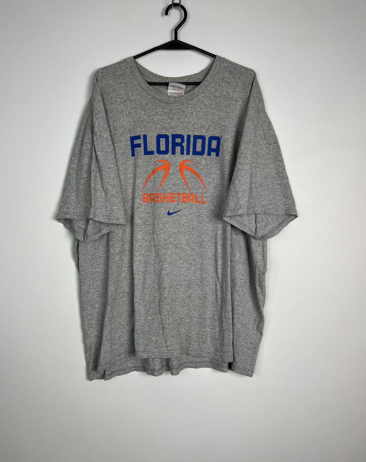 Nike Baggy Tshirt Nike Florida Basketball Vintage Center Logo Size US XXL / EU 58 / 5 - 1 Thumbnail