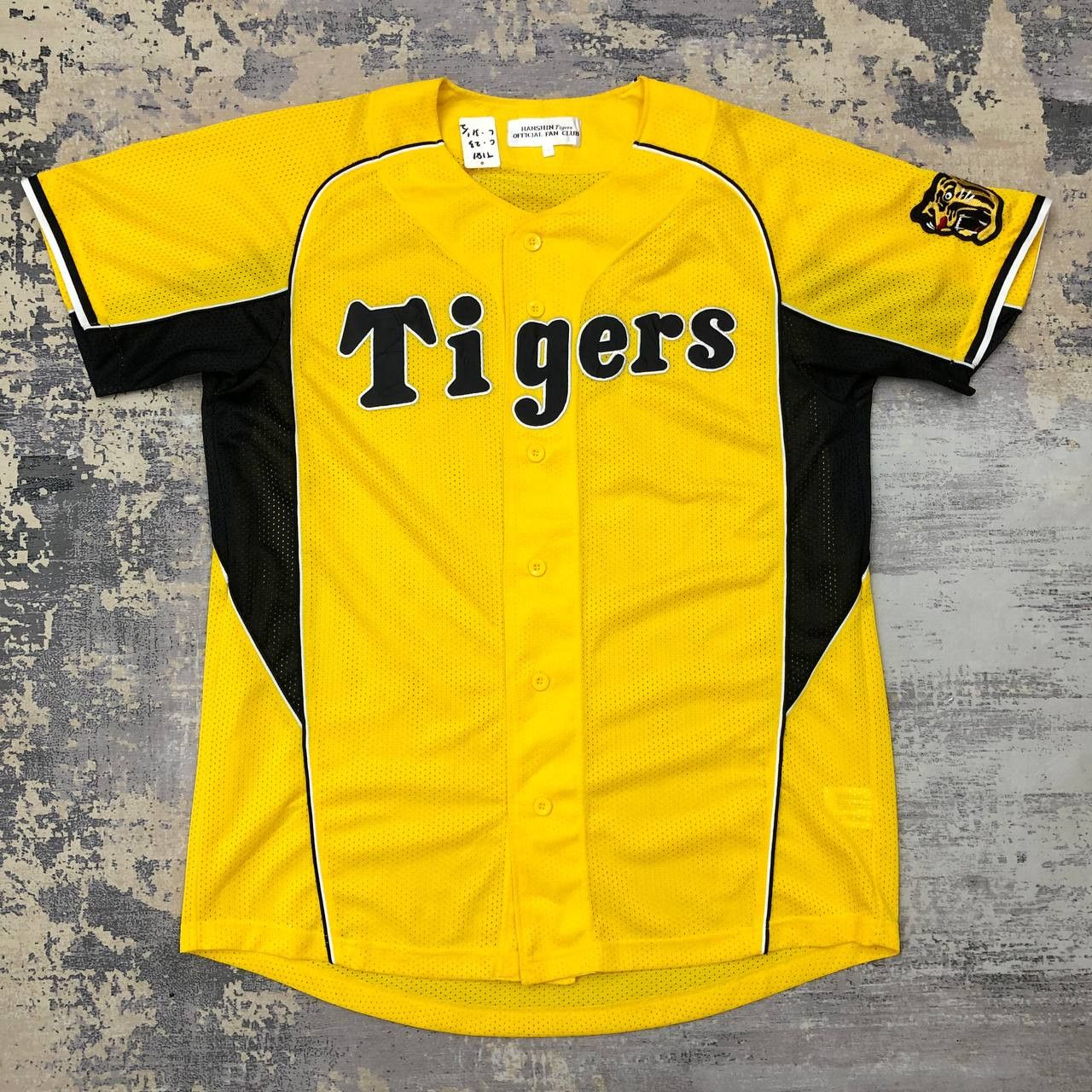 Mizuno T181 HANSHIN TIGERS OFFICIAL FAN CLUB BASEBALL JERSEY Size US L / EU 52-54 / 3 - 1 Thumbnail