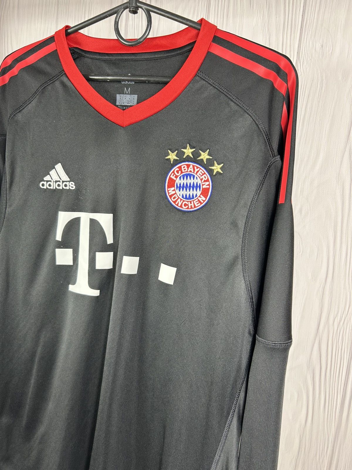 Adidas BAYERN 2017/18 #1 NEUER GOALKEEPER FOOTBALL SHIRT Adidas Size US M / EU 48-50 / 2 - 4 Thumbnail