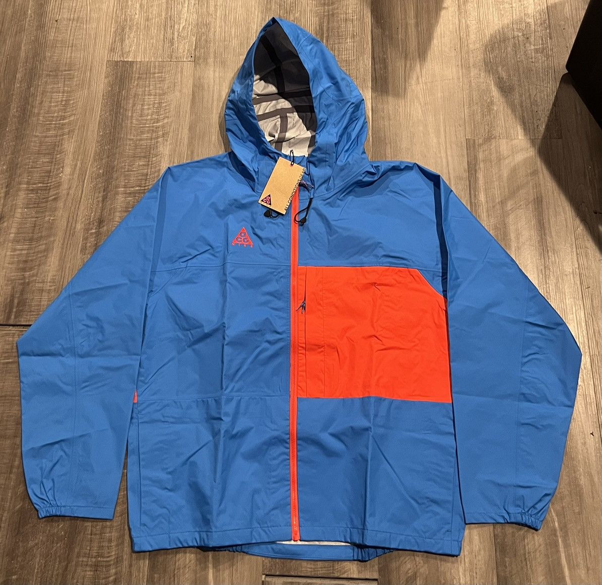 Nike ACG SIZE MEDIUM MEN’S NIKE ACG 2.5L PACKABLE WINDBREAKER JACKET Size US M / EU 48-50 / 2 - 1 Thumbnail