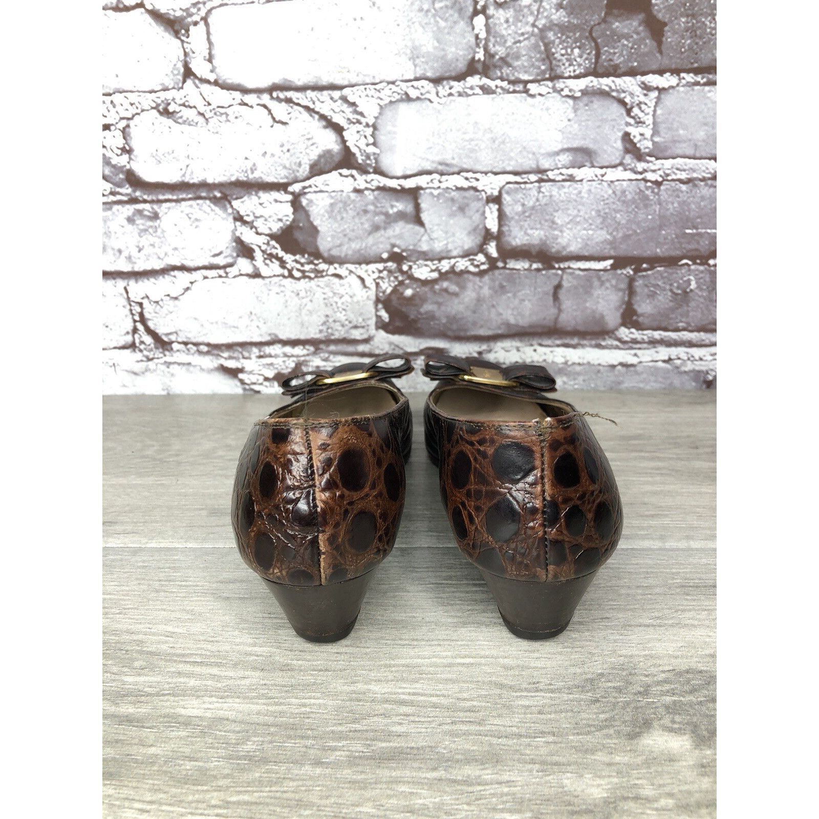 Salvatore Ferragamo Salvatore Ferragamo Vara Brown Leather Croc Embossed Bow Hee Size US 5.5 / IT 35.5 - 4 Thumbnail