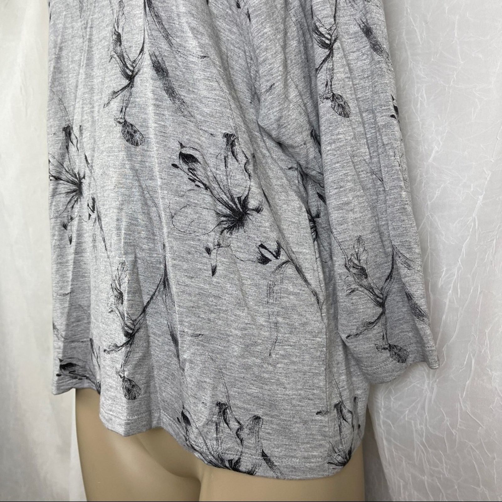 Forever 21 Forever 21 Heather Grey Floral Slouch Dolman Sleeve Shirt XS Size XS / US 0-2 / IT 36-38 - 7 Thumbnail