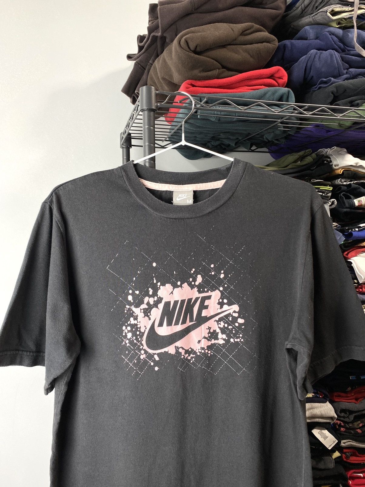 Nike Y2K 90’s Vintage Nike Tee Shirt Pink Print Size US M / EU 48-50 / 2 - 2 Thumbnail
