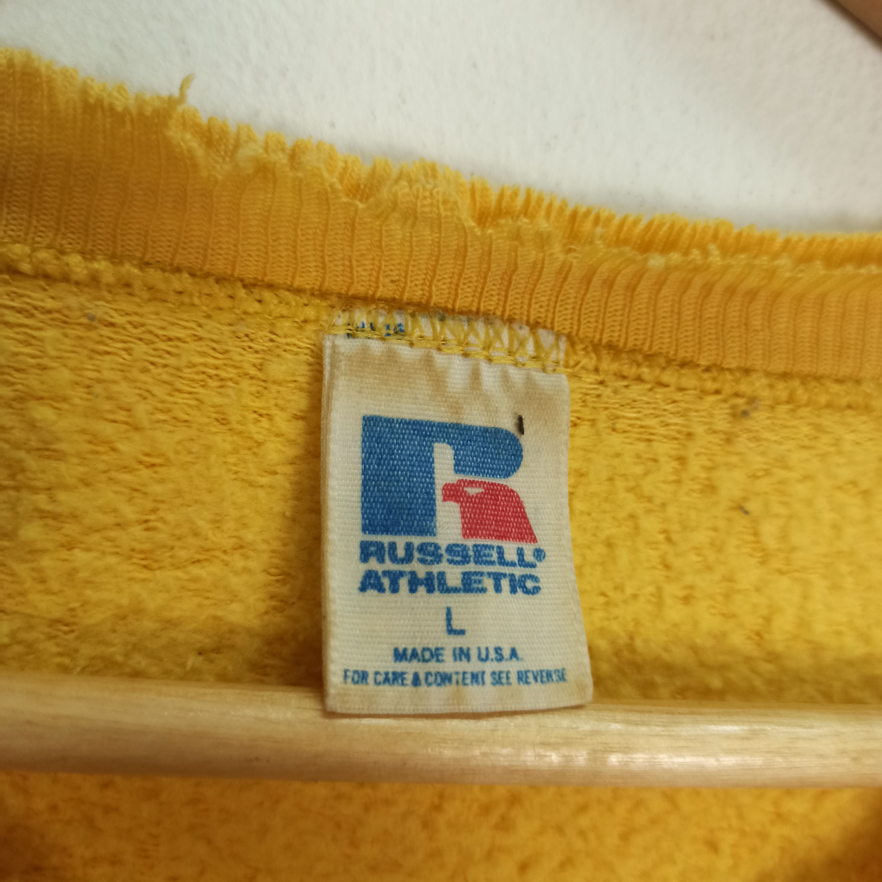 Russell Athletic vintage Distressed Russell Athletic Sweatshirt Size US L / EU 52-54 / 3 - 10 Thumbnail