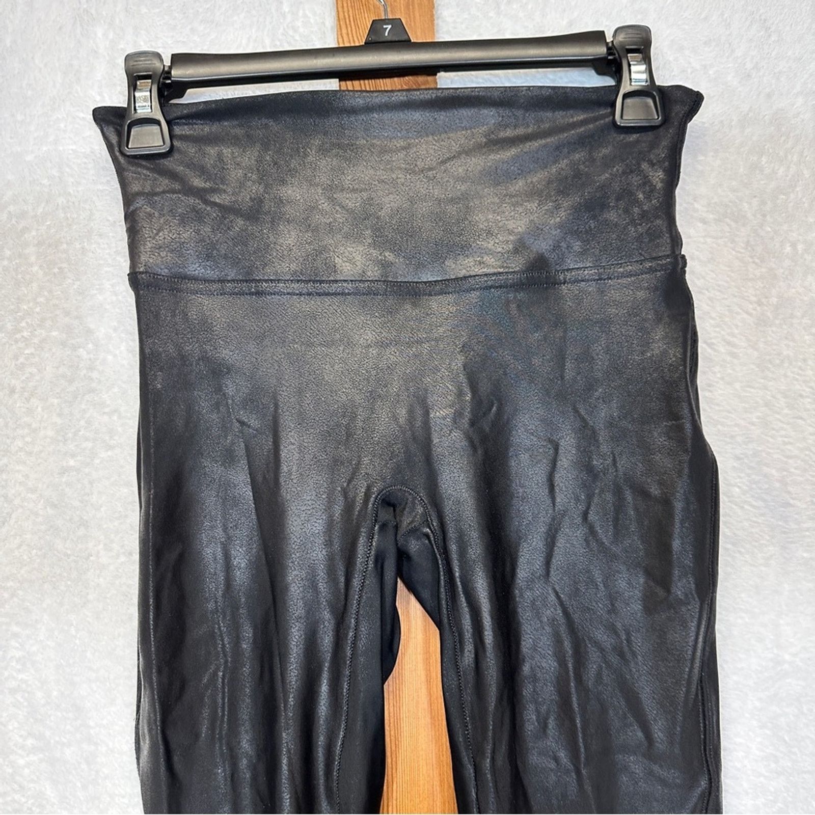 Spanx Spanx Black Faux Leather Smooth Mid Rise Leggings Size M Size 25" / US 0 / IT 36 - 3 Thumbnail