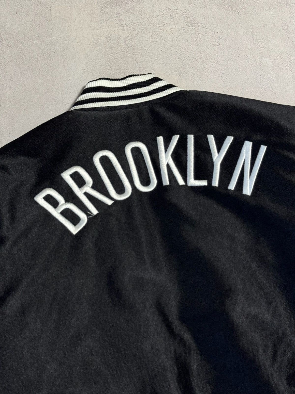 Adidas × Vintage Vintage Adidas Bomber Jacket Brooklyn Nets NBA Y2K 90s Size M / US 6-8 / IT 42-44 - 9 Thumbnail