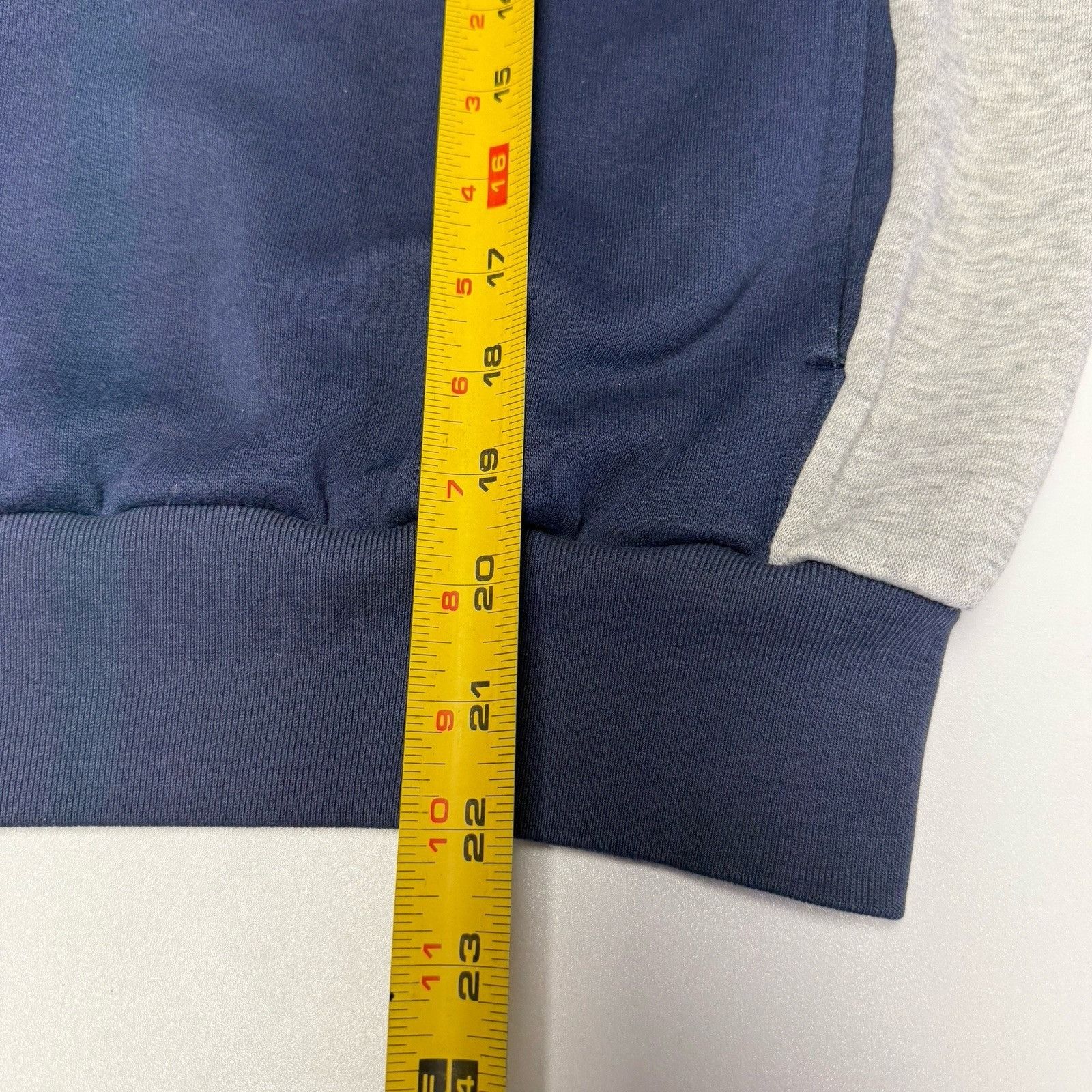 Nike Vintage Nike Hoodie Sweatshirt Mens Medium 23x22 Blue Embroi Size US M / EU 48-50 / 2 - 15 Thumbnail