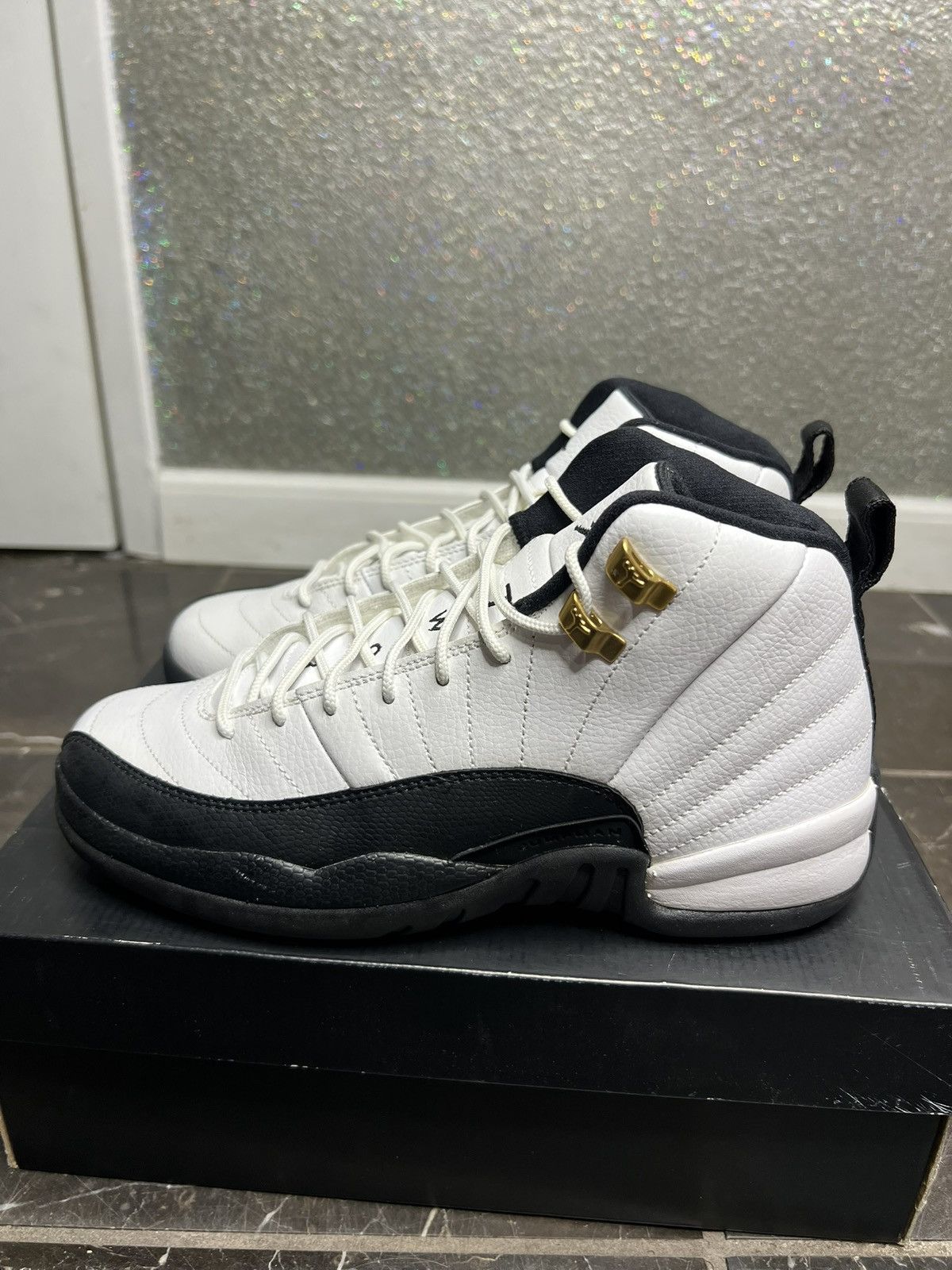 Jordan Brand Jordan Taxi 12s (2013)! GS 7Y! Worn once! Size US 7 / EU 40 - 4 Thumbnail