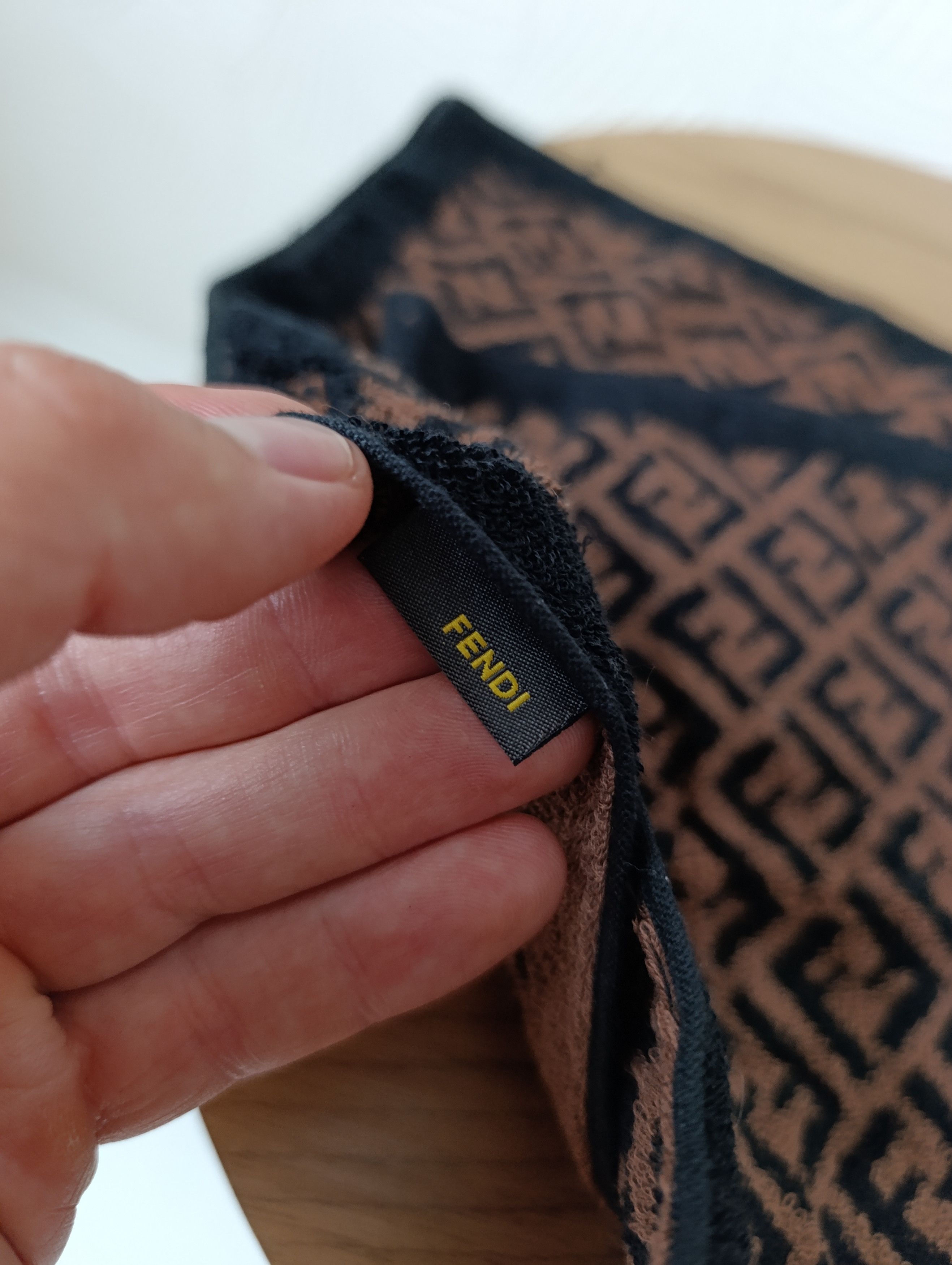 Fendi FENDI MONOGRAM TWO SMALL HANDS COTTON TOWEL VINTAGE Size ONE SIZE - 6 Thumbnail