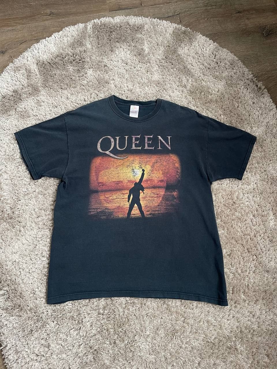 Band Tees × Vintage Vintage Queen Band Tee Shirt Size US XL / EU 56 / 4 - 2 Thumbnail