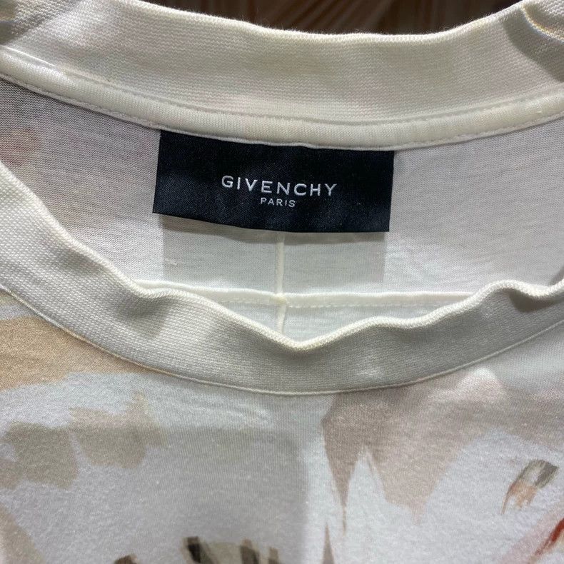 Givenchy Givenchy White Portrait Short Sleeve / Size M / JM36137 Size US M / EU 48-50 / 2 - 3 Thumbnail
