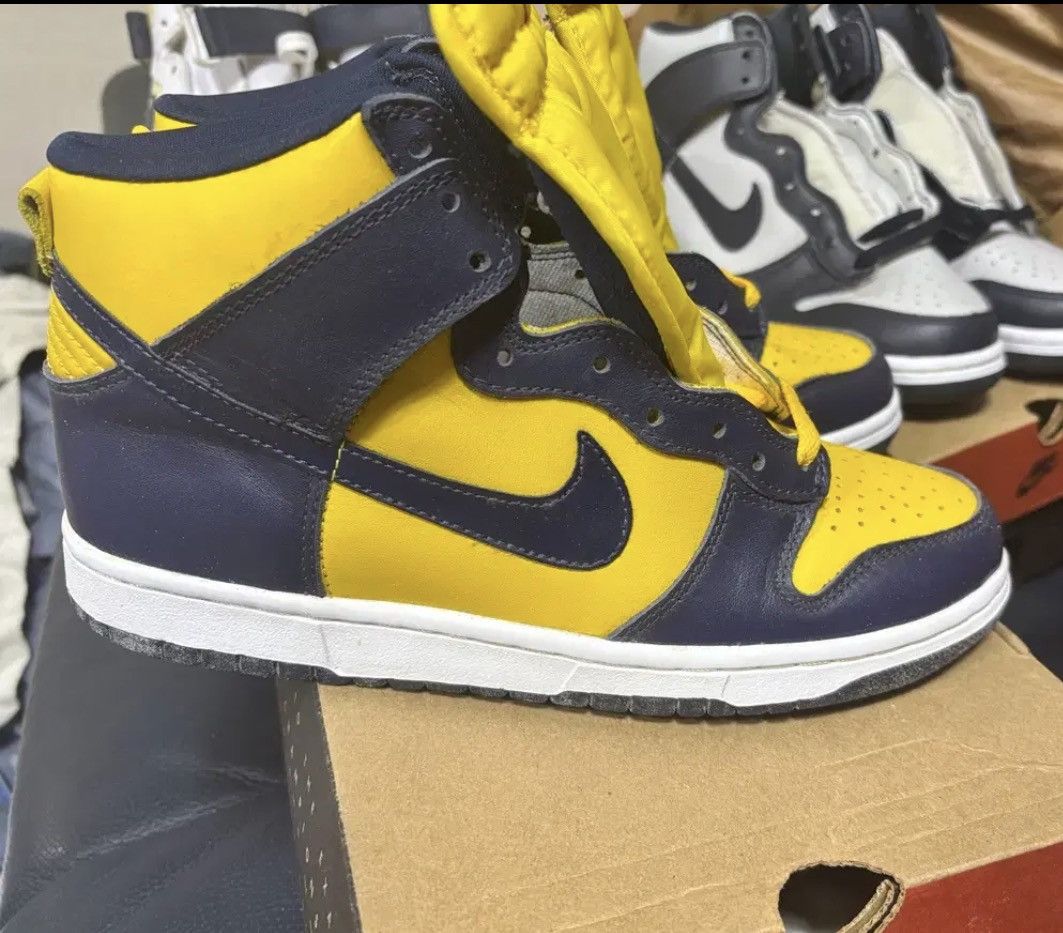 Nike Nike Dunk High LE 1999 Michigan W/ OG Box Size US 8 / EU 41 - 7 Thumbnail