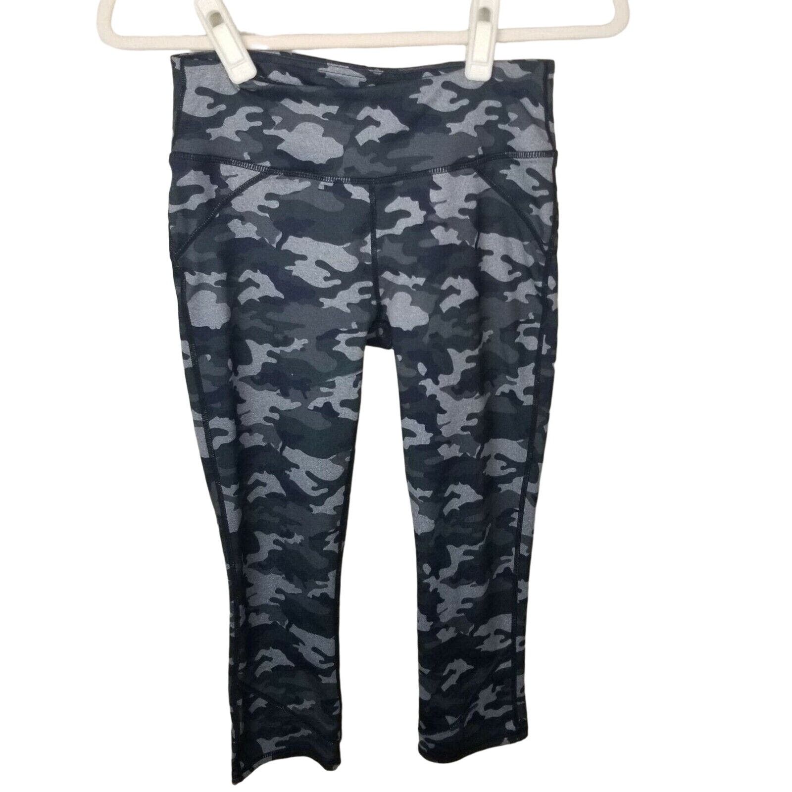Fabletics Fabletics Womens Camo Cropped Leggings Size S Camouflage Size 26" / US 2 / IT 38 - 1 Thumbnail