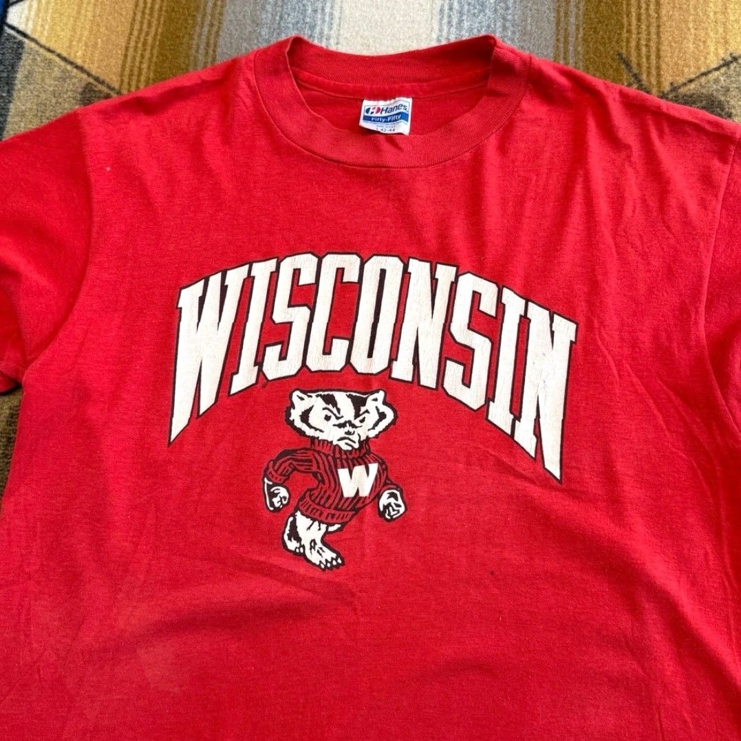 Hanes VINTAGE Wisconsin Badgers T-Shirt Large Red Hanes Short Sleeve Men 80s 90s College Sports University USA Made In USA Single Stitch Size US L / EU 52-54 / 3 - 3 Thumbnail