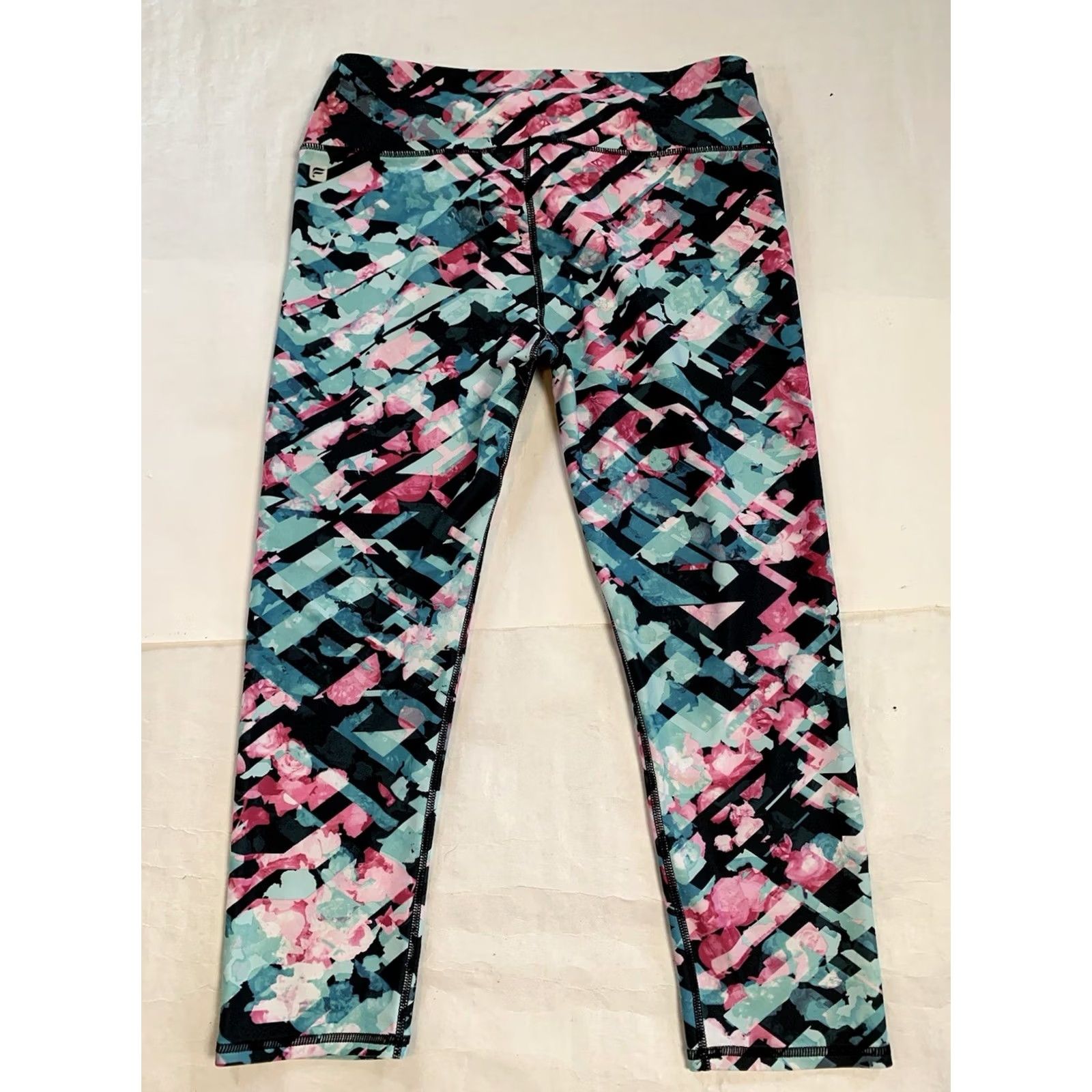 Fabletics Fabletics Capri Cropped Leggings Womens S Multicolor Geometric Pattern Athletic Activewear Capris Workout Stretch Elastic Waist Size 28" / US 6 / IT 42 - 2 Thumbnail