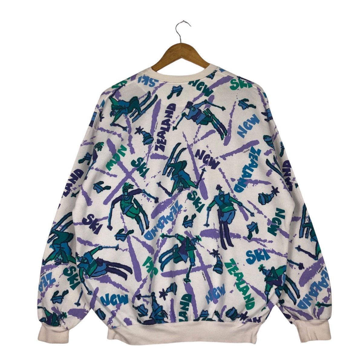 Vintage Vintaeg New Zealand Ski Ice Vintage Souvenir Sweatshirt Size US L / EU 52-54 / 3 - 7 Thumbnail