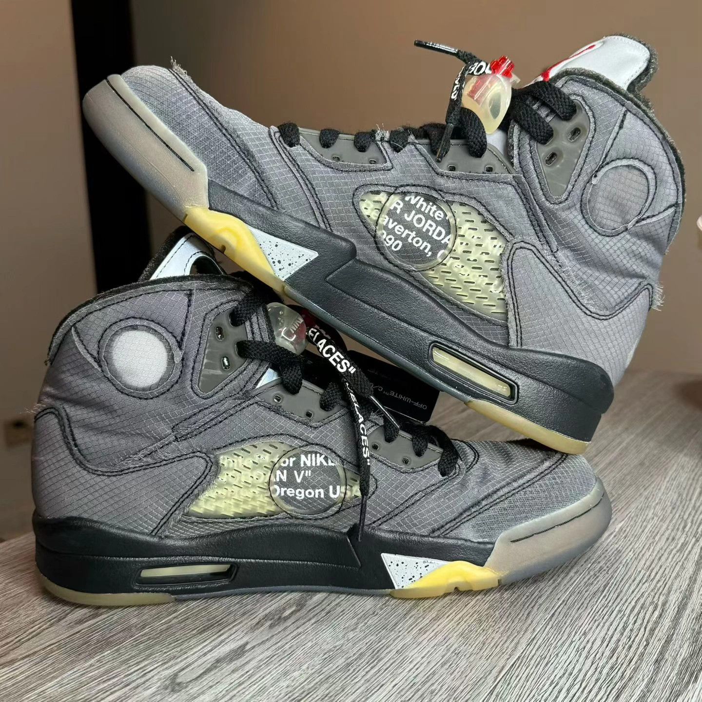 Off-White OFF-WHITE x Air Jordan 5 Black Satin 44 (98 New) Size US 11 / EU 44 - 4 Thumbnail