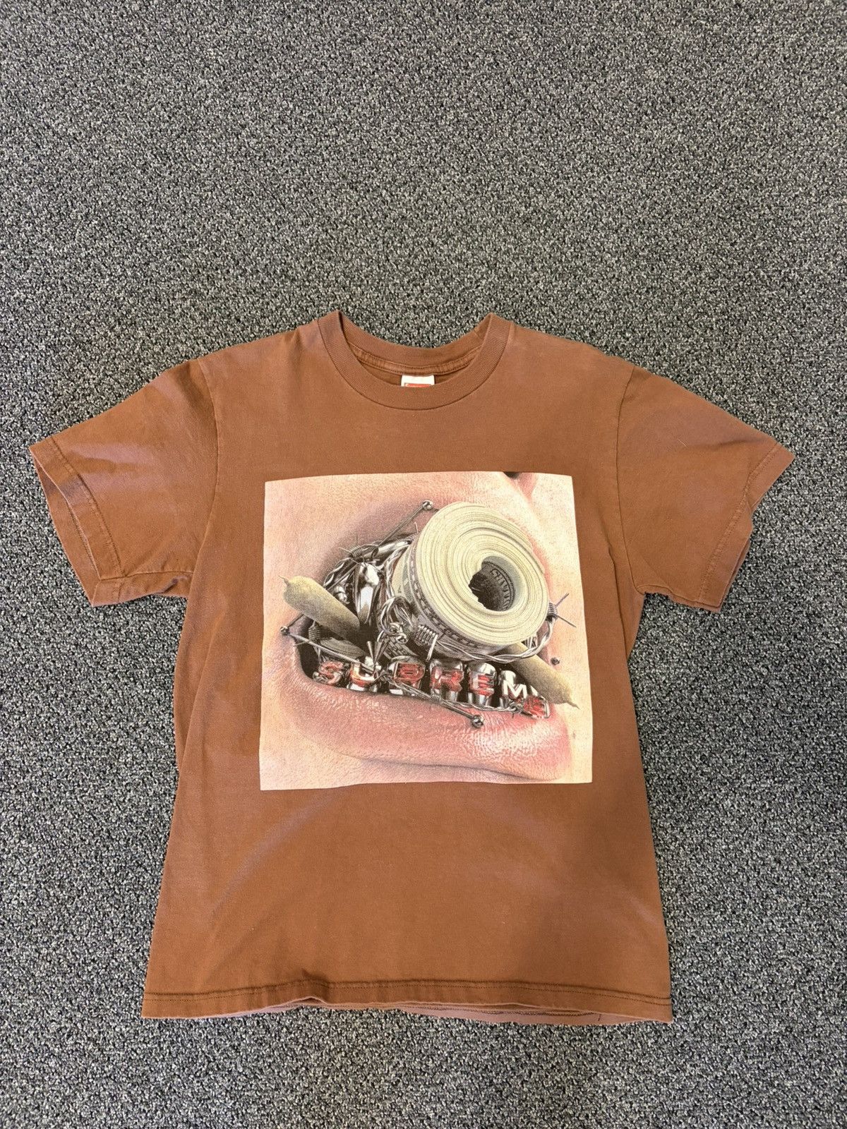 Supreme Supreme "Barbed Money" Tee Size US S / EU 44-46 / 1 - 1 Thumbnail