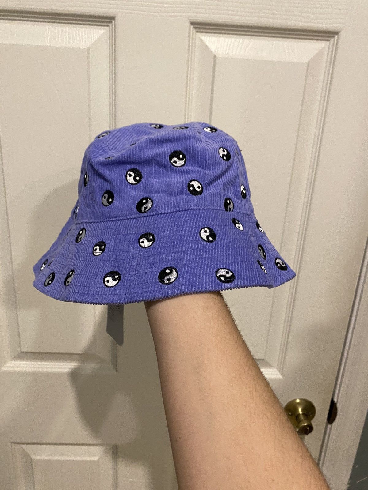 Urban Outfitters Urban Outfitters purple yin yang bucket hat Size ONE SIZE - 1 Thumbnail