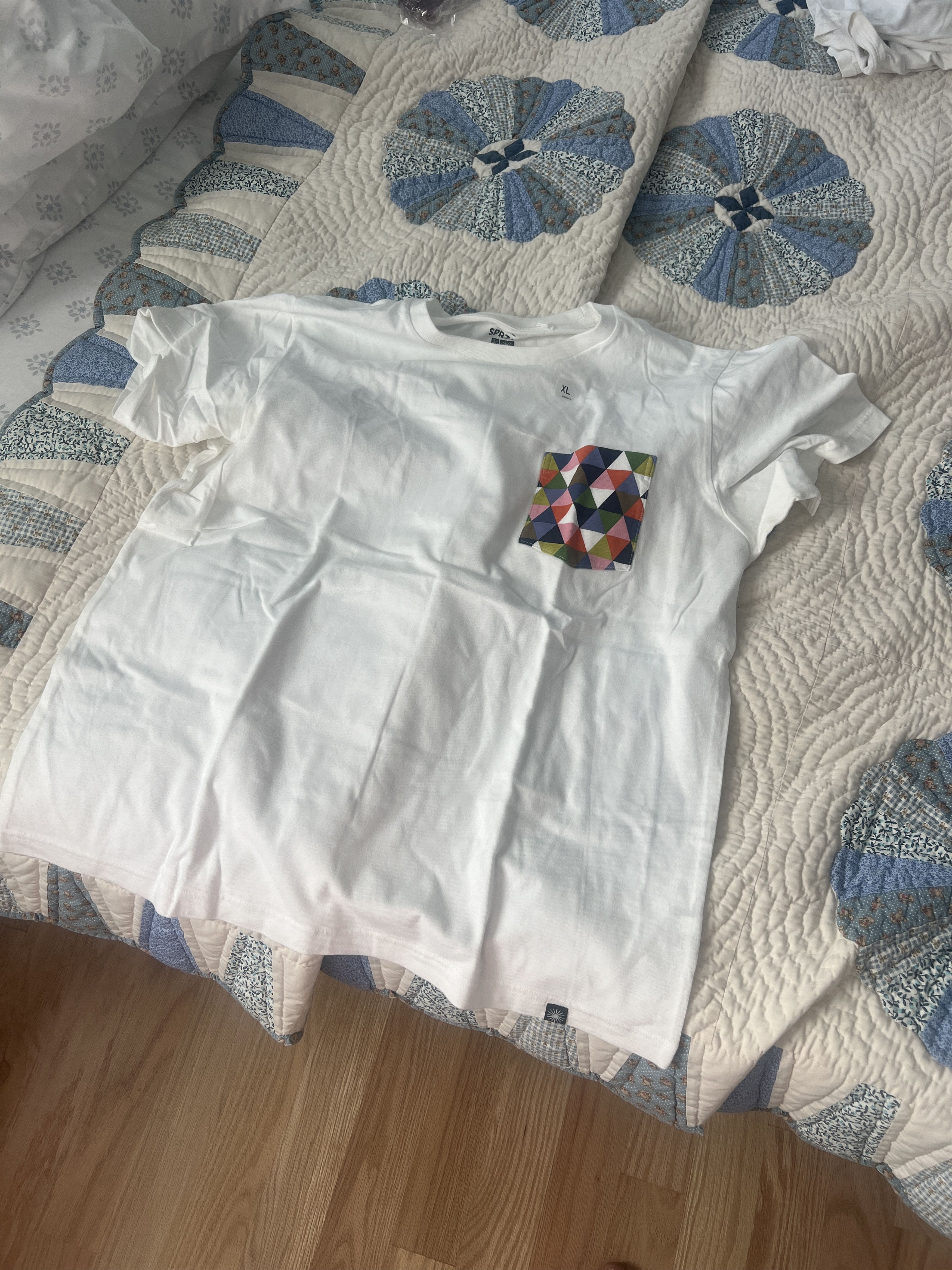 Uniqlo Uniqlo Mosaic Pattern Pocket Tee Size US XL / EU 56 / 4 - 1 Thumbnail