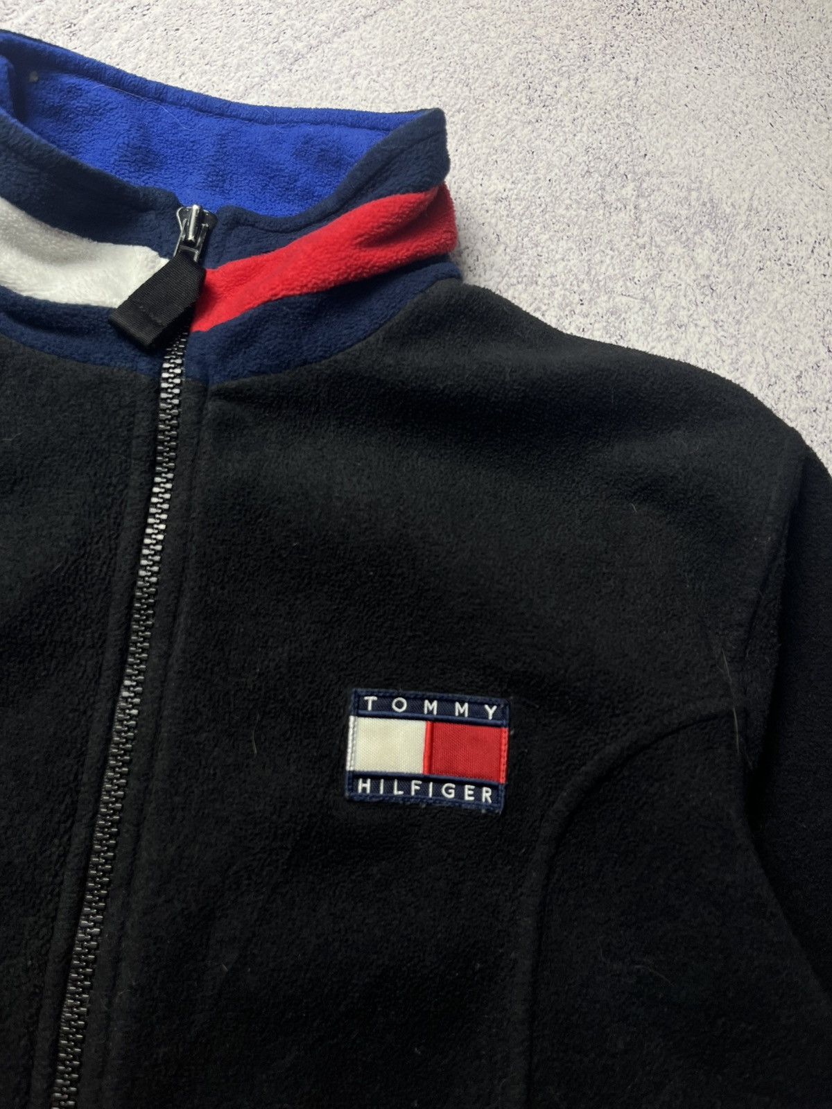 Other Vintage Tommy Hilfiger Fleece Jacket Big Logo Y2K Size US L / EU 52-54 / 3 - 11 Thumbnail