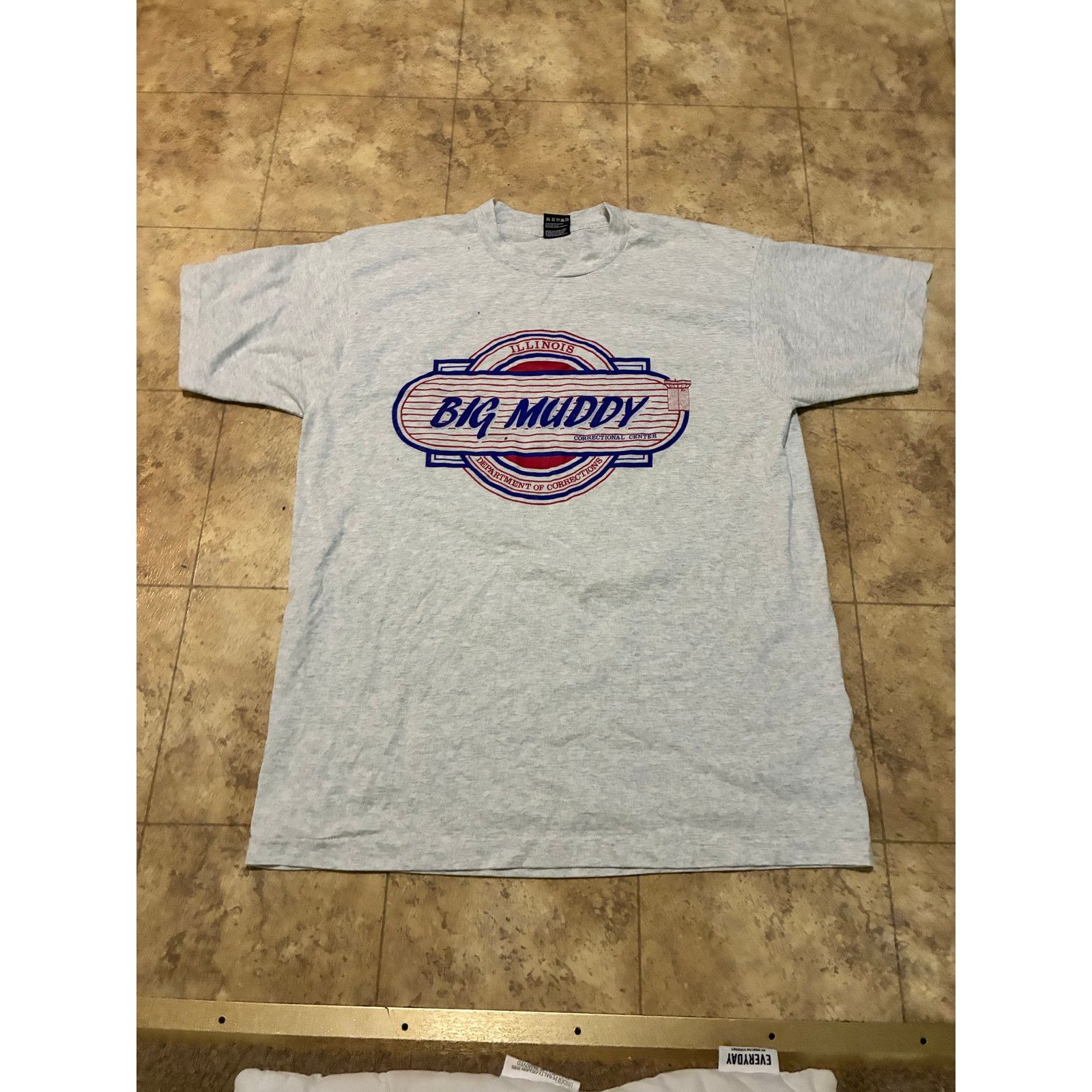 Fruit Of The Loom Vintage Gray T-Shirt XL Illinois Big Muddy Prison Size US XL / EU 56 / 4 - 1 Thumbnail