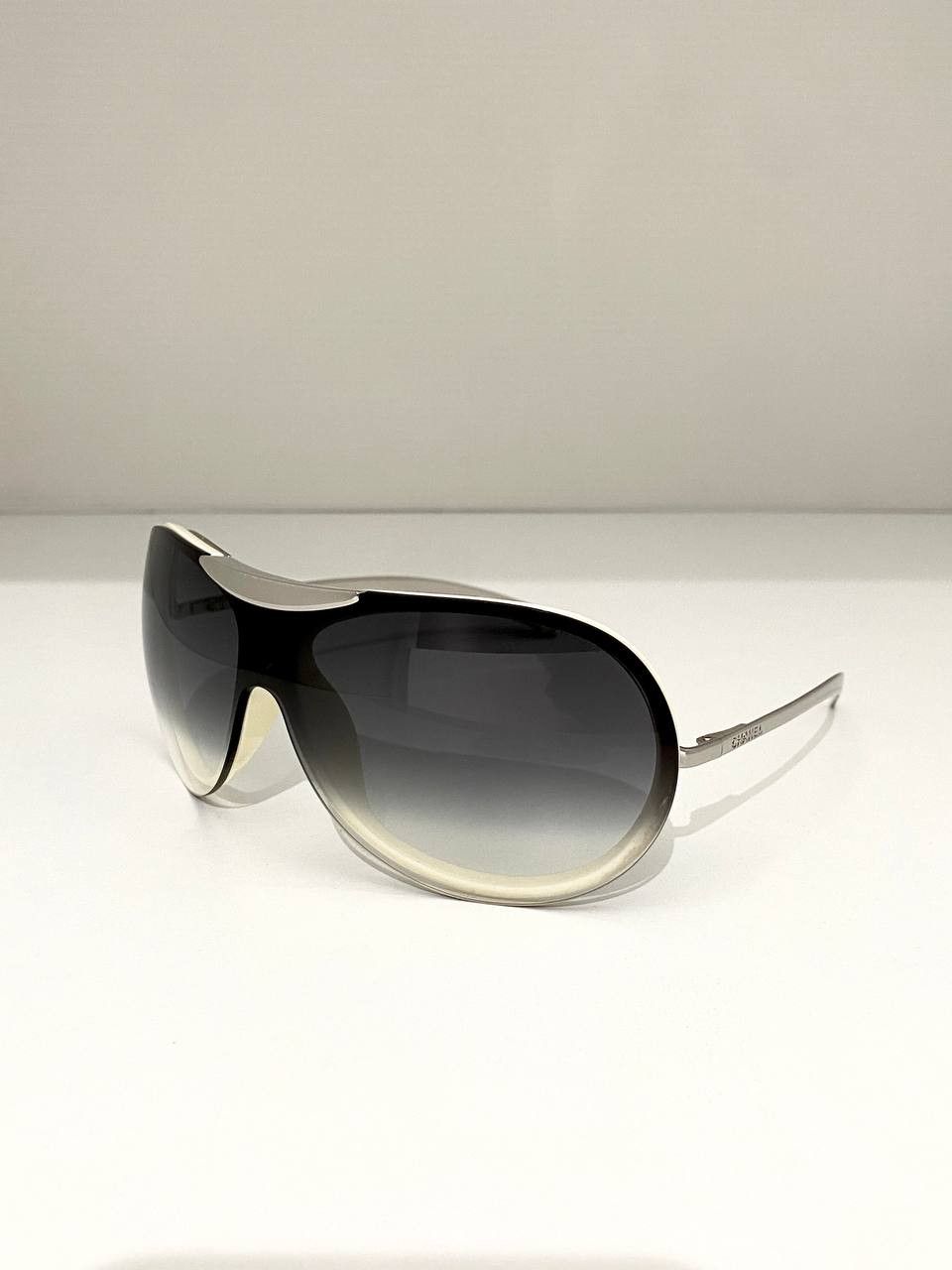 Chanel Chanel CC Logo Aviator Gradient Tint Shield Sunglasses Y2K Size ONE SIZE - 1 Thumbnail