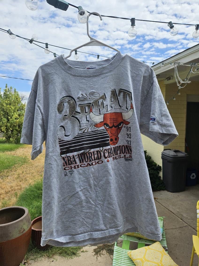 Trench USA Chicago Bulls 3 Peat NBA World Champions Trench Tee Size US L / EU 52-54 / 3 - 1 Thumbnail