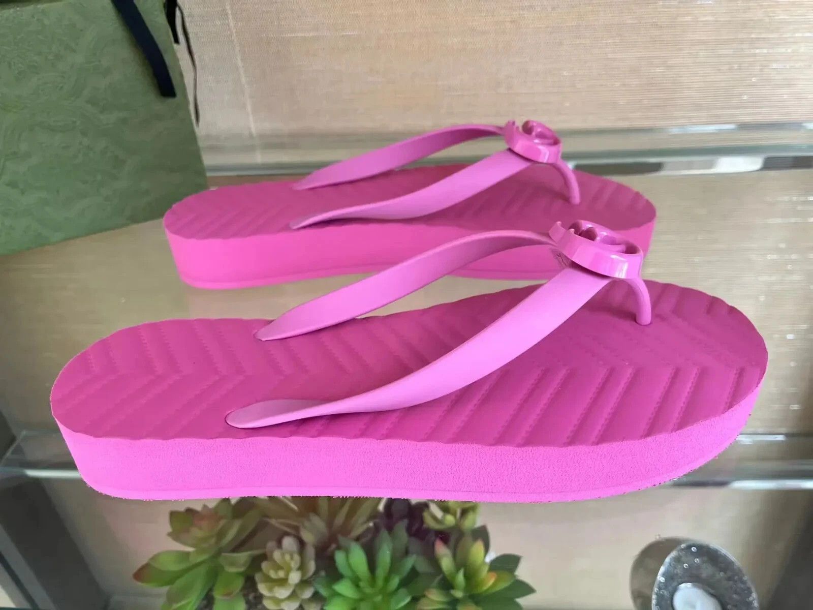 Gucci o1rshd1 Chevron Flip Flops in Pink Size US 12 / IT 42 - 11 Thumbnail
