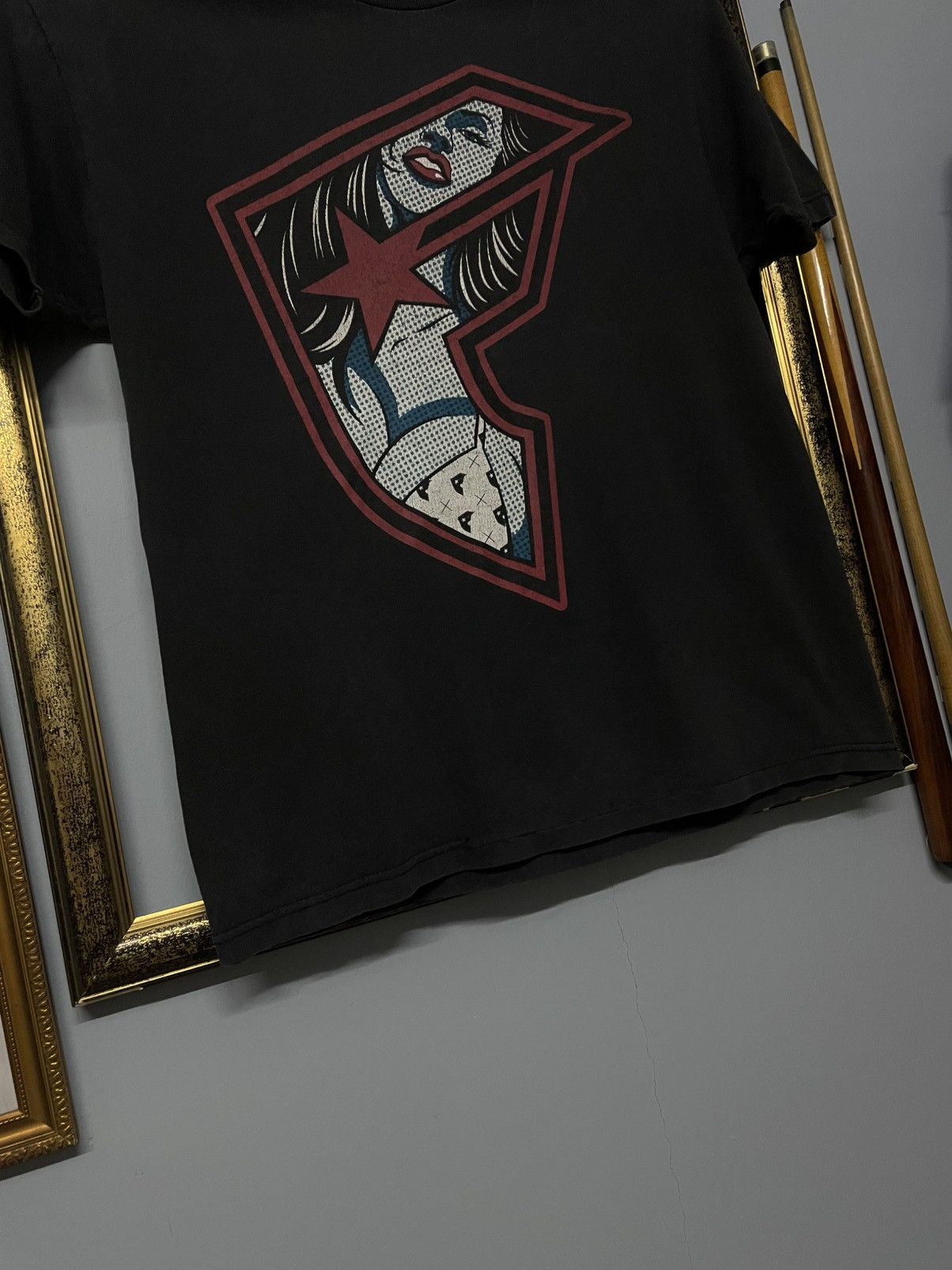 Japanese Brand × Vintage Vintage 90s Famous Stars & Straps Sexy Girl Sunfaded Tshirt Size US M / EU 48-50 / 2 - 4 Thumbnail