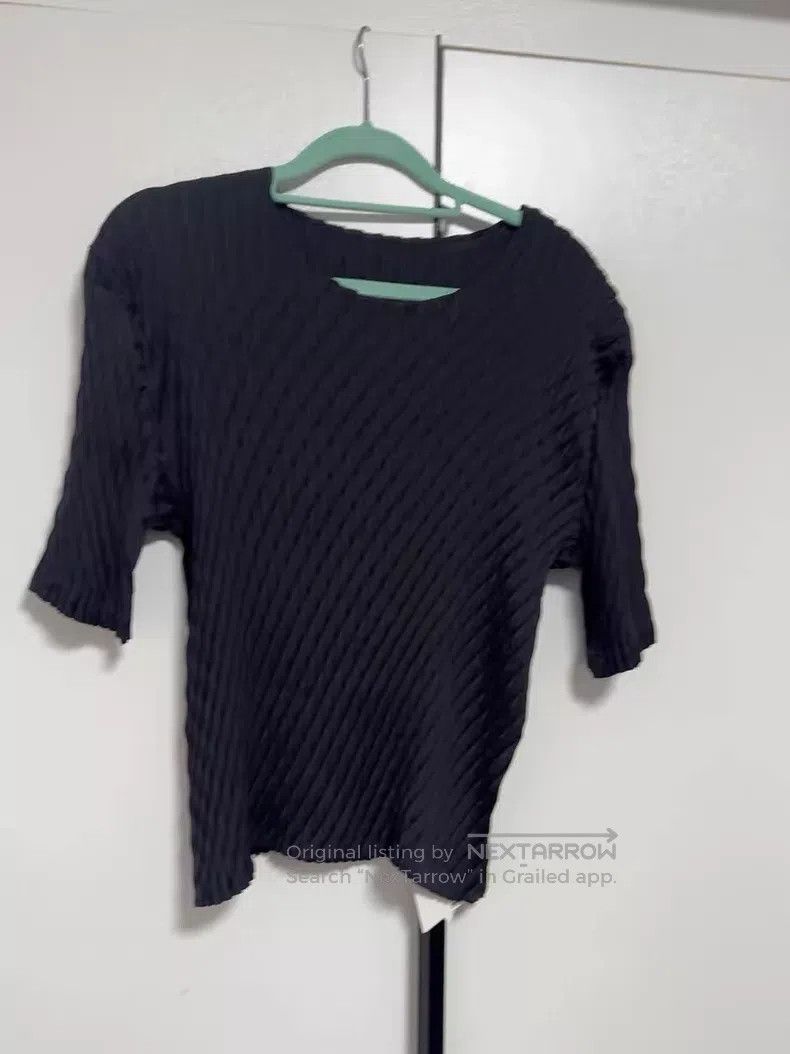 Issey Miyake Issey Miyake Fish scale short-sleeve top Size M / US 6-8 / IT 42-44 - 1 Thumbnail