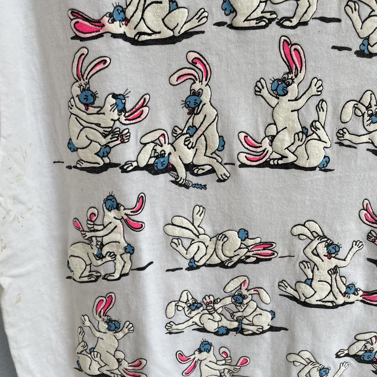 Vintage Vintage 90s all rabbit sex postion big size tshirt Size US XL / EU 56 / 4 - 8 Thumbnail