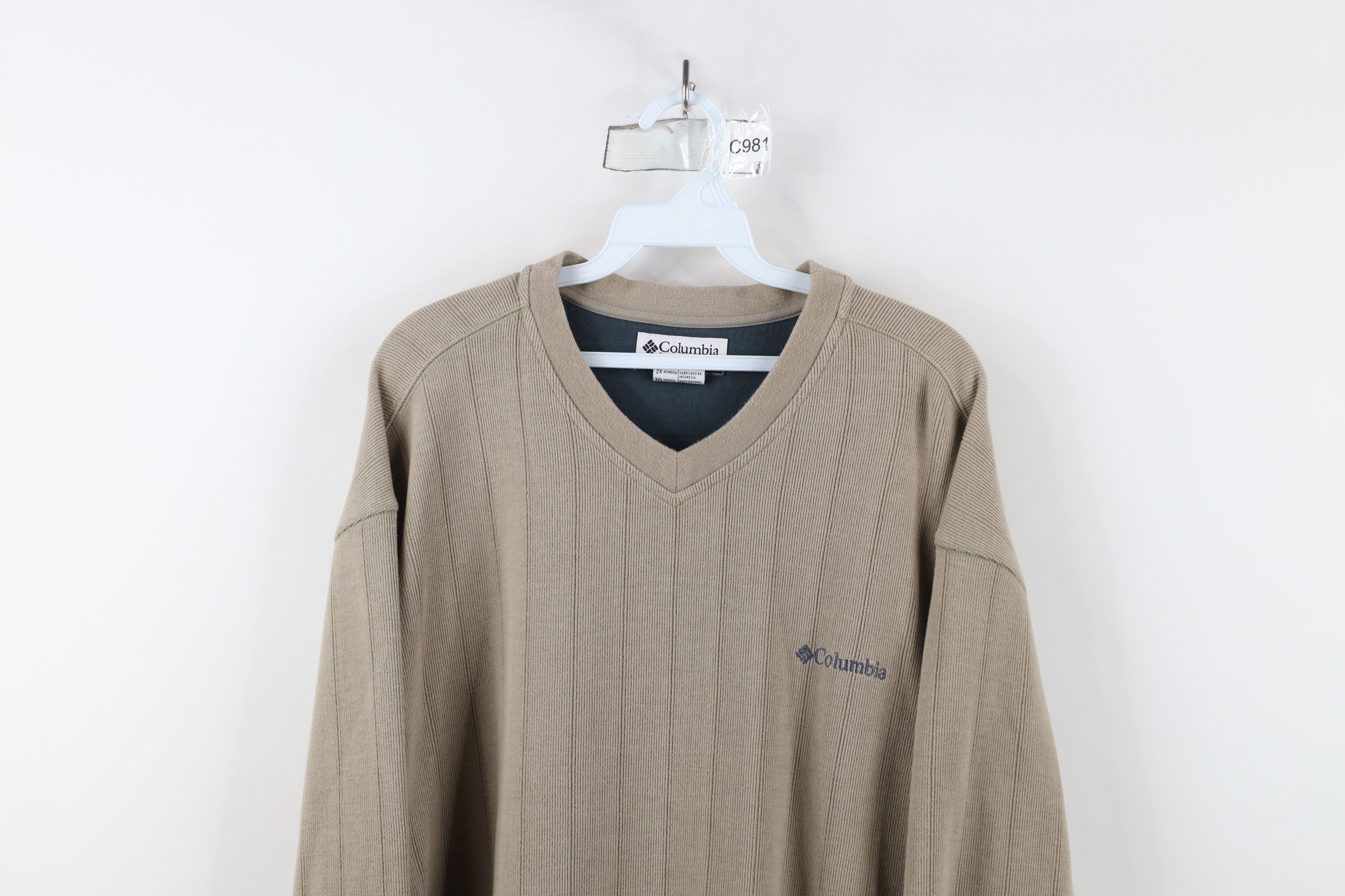 Columbia × Vintage Vintage Columbia Spell Out Ribbed Knit V-Neck Sweater Beige Size US XXL / EU 58 / 5 - 2 Thumbnail