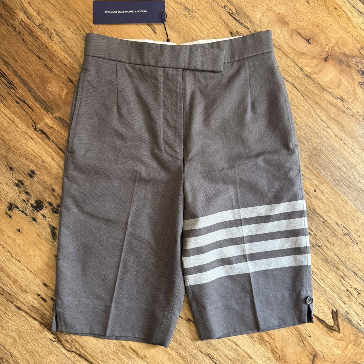 Thom Browne Grey Cotton Twill 4-Bar Backstrap Bermuda Short Size 30" / US 8 / IT 44 - 1 Thumbnail