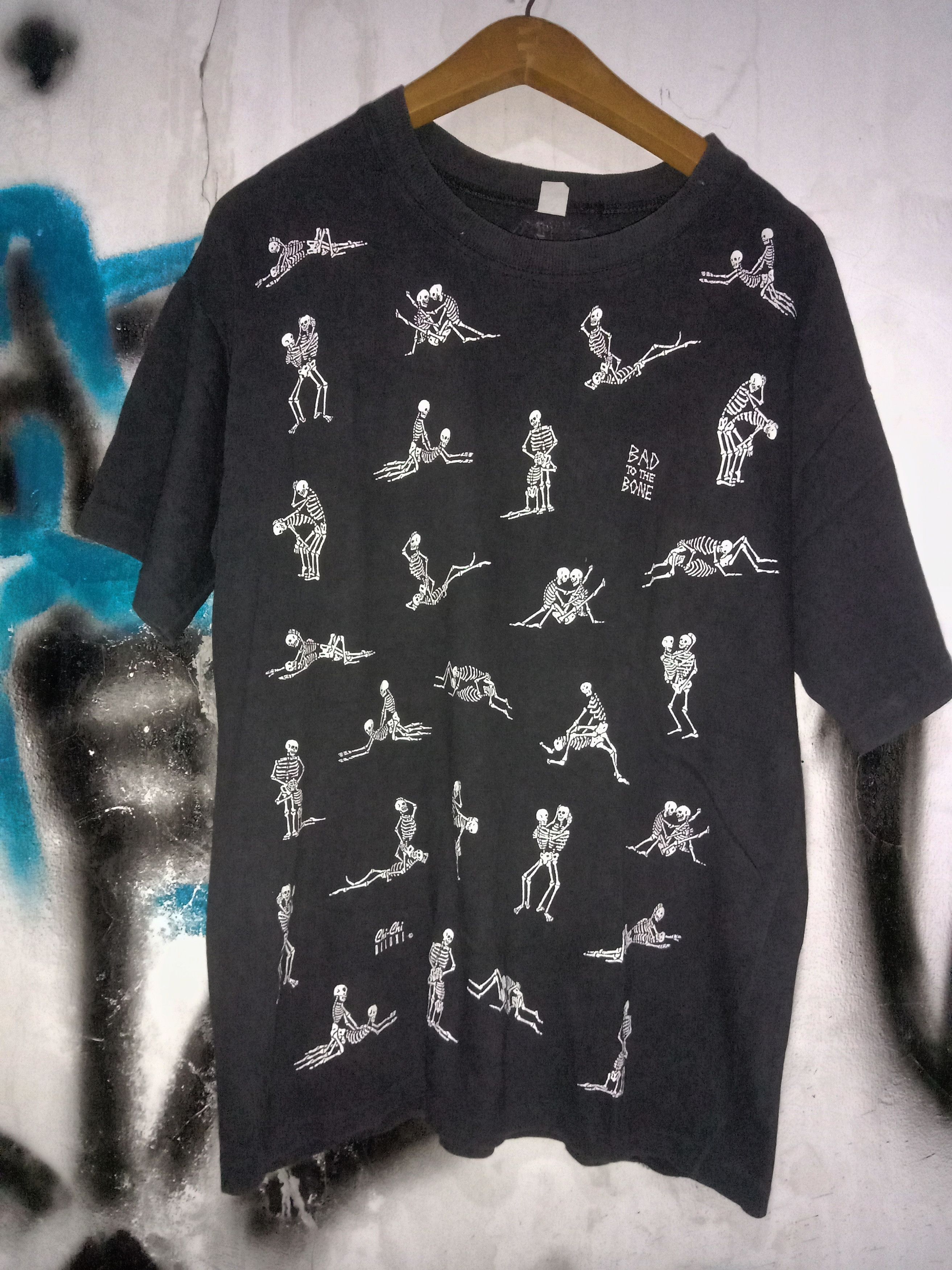 Band Tees All over print , Kiss Motley Crue Megadeth Art tees Size US L / EU 52-54 / 3 - 1 Thumbnail