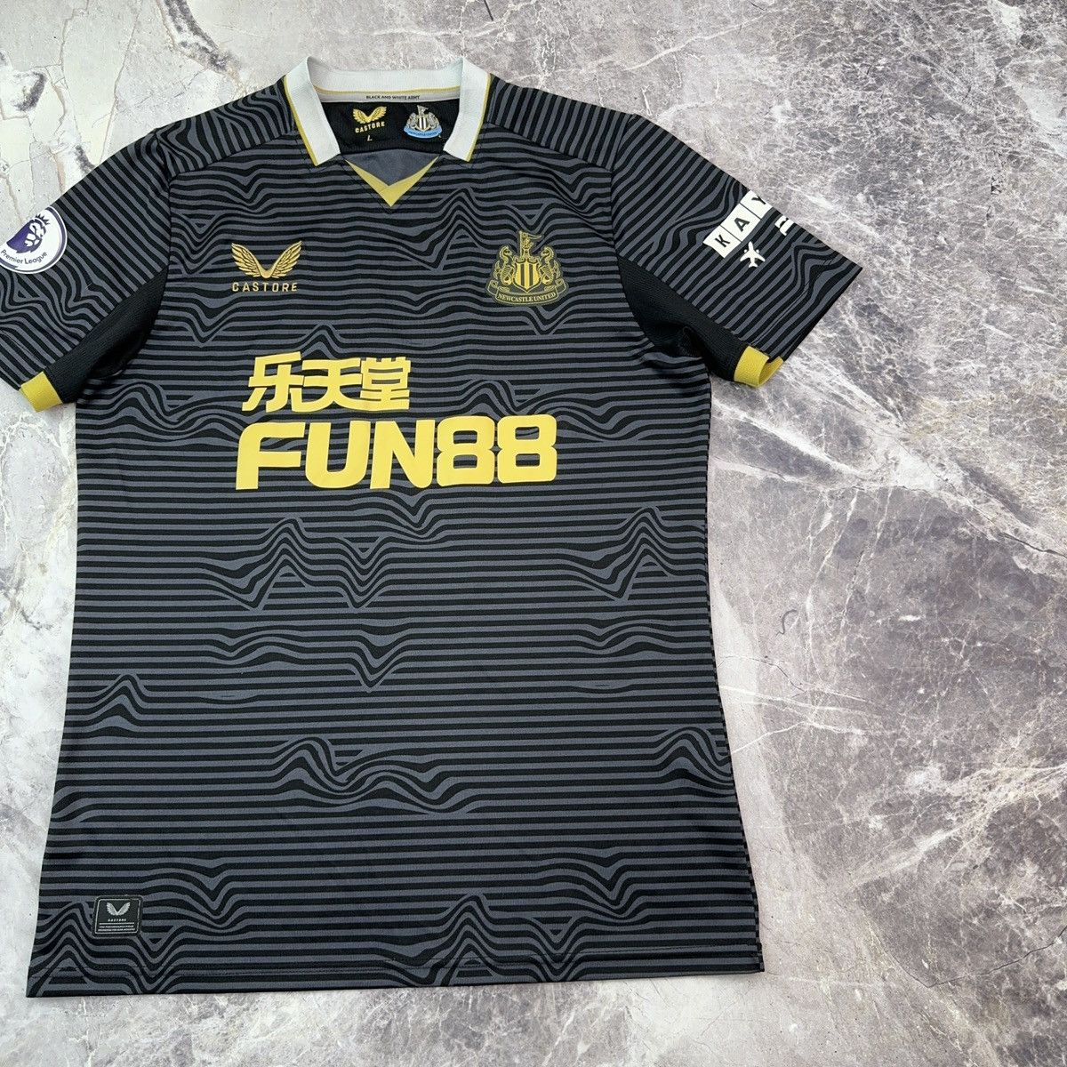 Vintage Newcastle United Castore Jersey 2021-22 Away Football Shirt Size US L / EU 52-54 / 3 - 5 Thumbnail