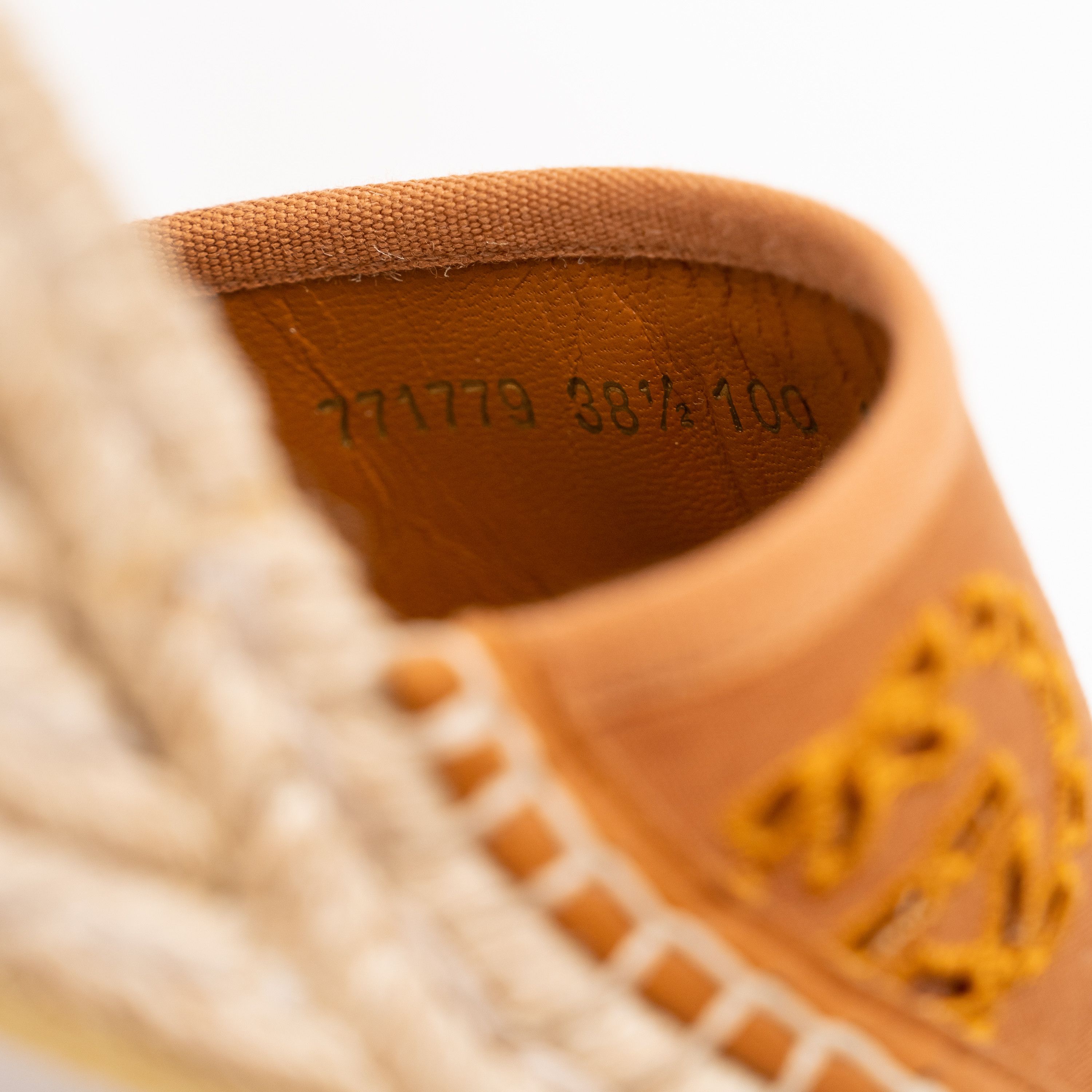 Gucci 38.5eu 8.5 US Gucci Canvas GG Espadrille Wedge Sandals Brown Size US 8.5 / IT 38.5 - 10 Thumbnail