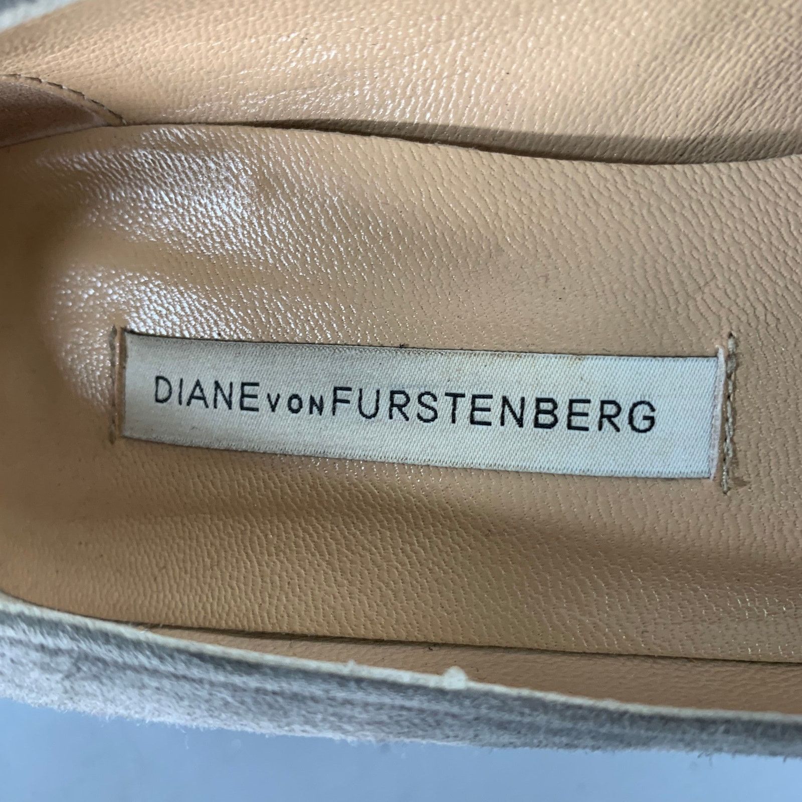 Diane von Furstenberg Size 6 Grey Black Suede Pointed Toe Pumps Size US 6 / IT 36 - 7 Thumbnail