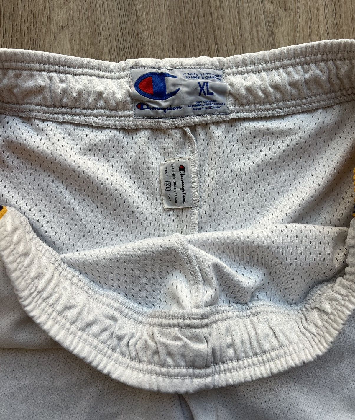 NBA × Vintage Vintage NBA Champion Los Angeles Lakers Kobe Bryant 8 Shorts Size US 36 / EU 52 - 7 Thumbnail