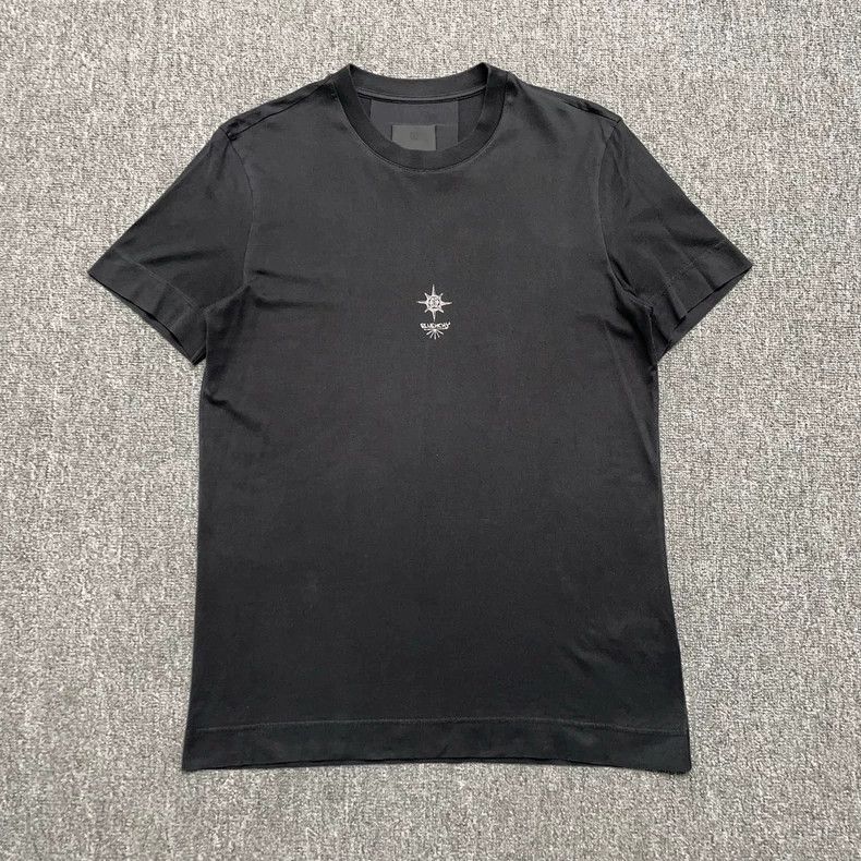 Givenchy Givenchy Back Rose Cross Printed Short-sleeve 2506-Nextarro Size US S / EU 44-46 / 1 - 1 Thumbnail